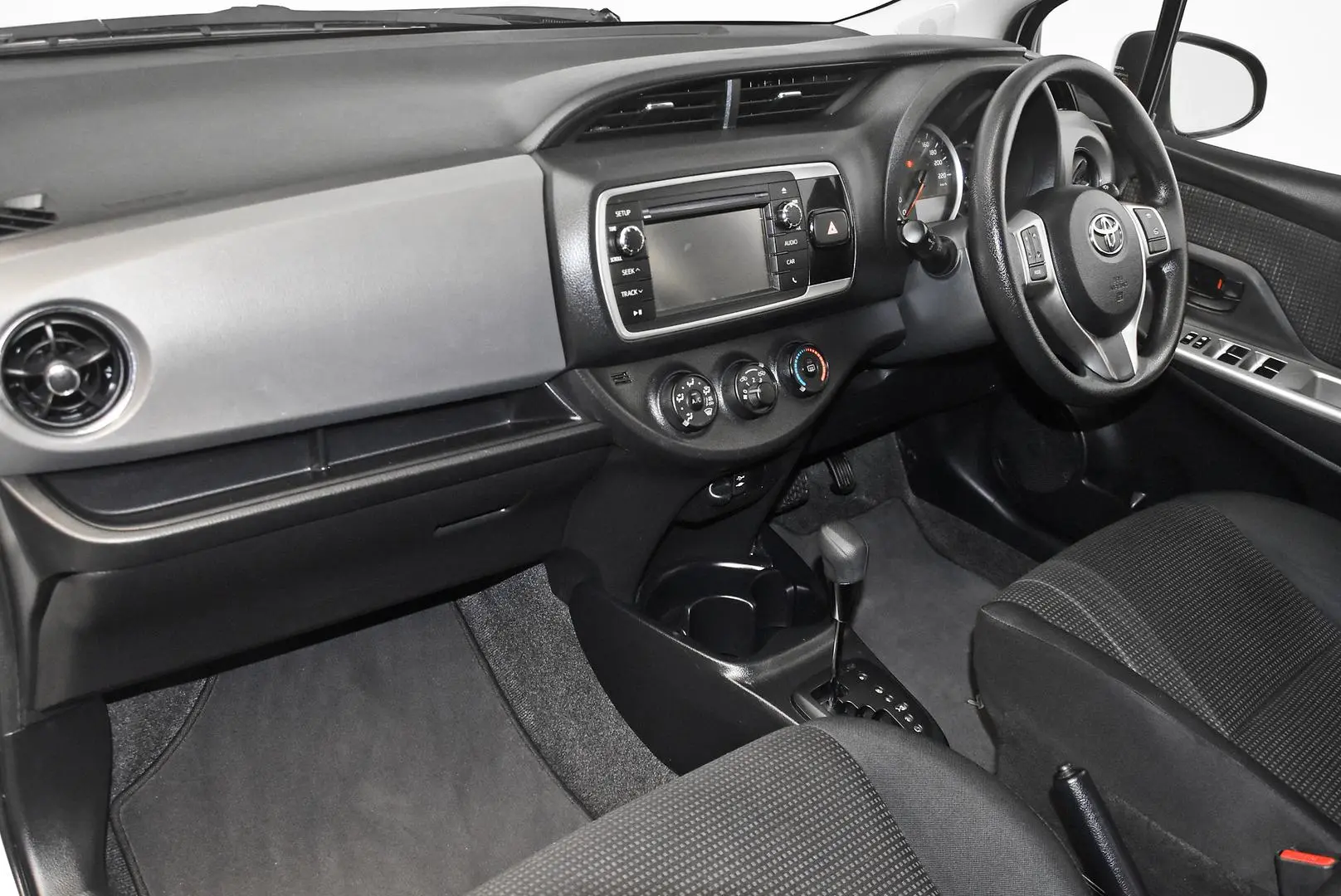 2015 Toyota Yaris Gallery Image 16