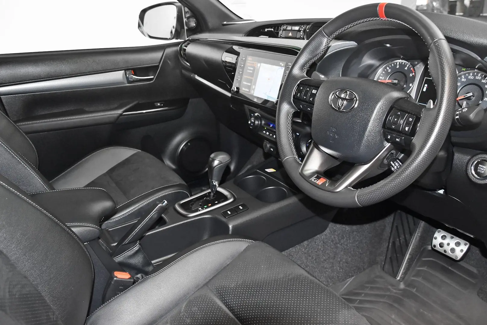 2025 Toyota Hilux Gallery Image 8