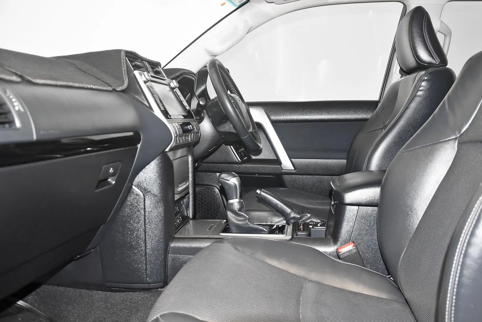 2018 Toyota Landcruiser Prado Gallery Image 16