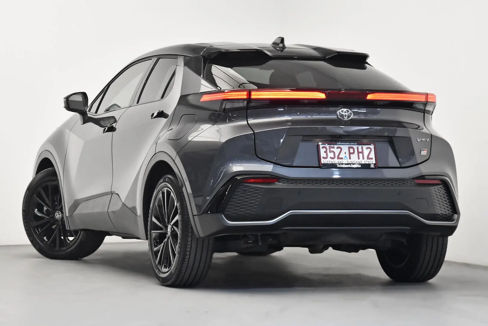 2025 Toyota C-HR Gallery Image 5