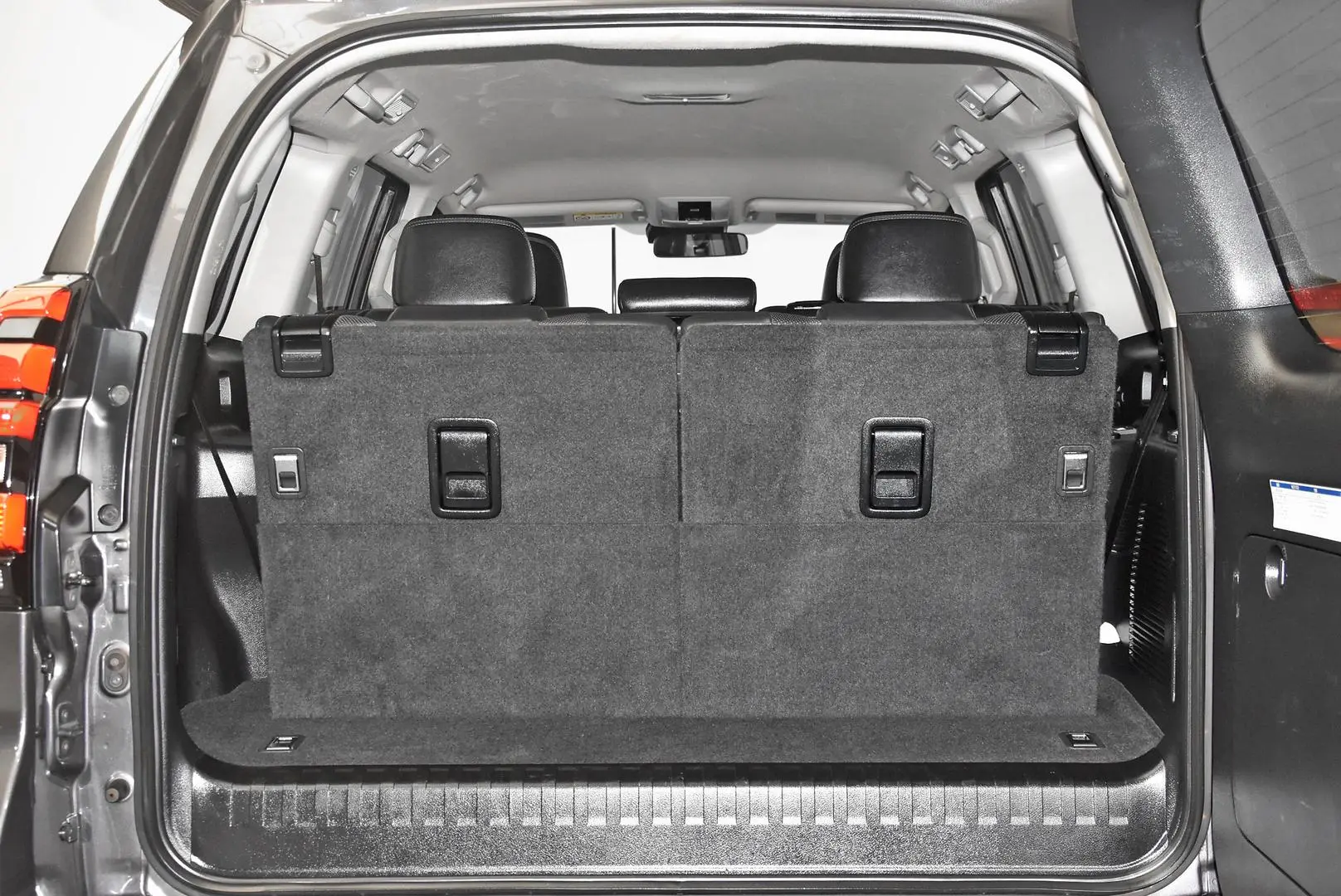 2021 Toyota Landcruiser Prado Gallery Image 20
