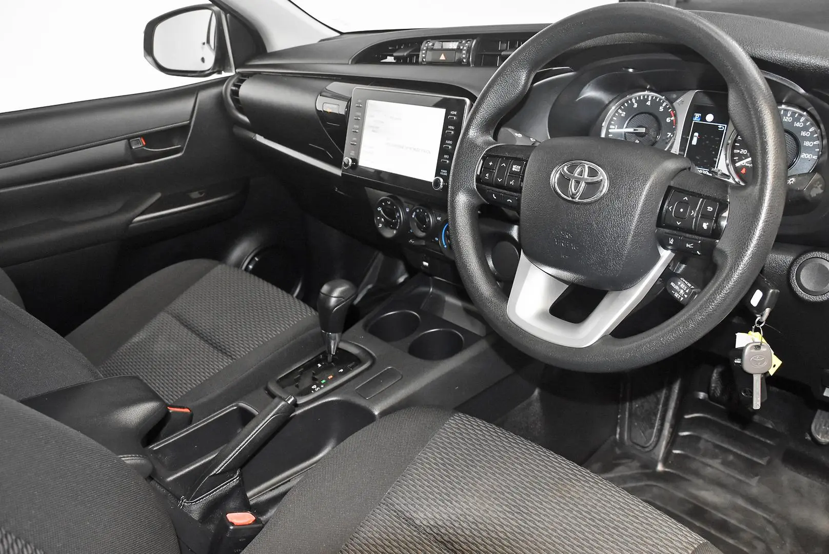 2020 Toyota Hilux Gallery Image 8