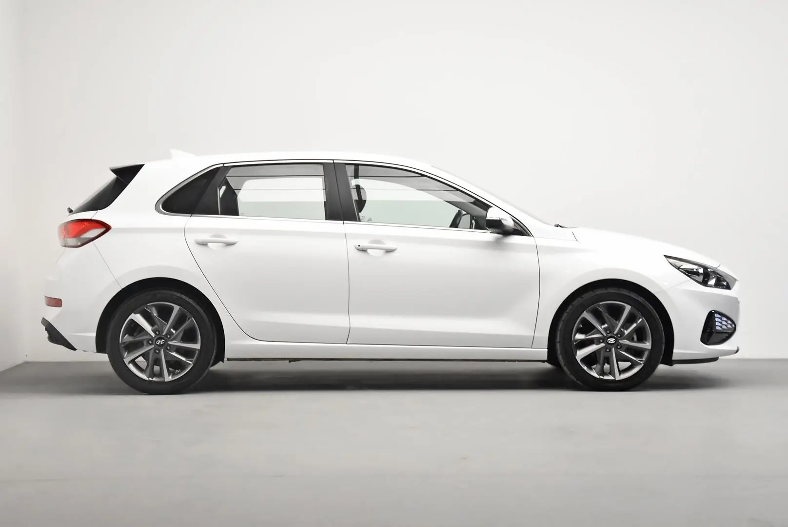 2022 Hyundai i30 Gallery Image 3