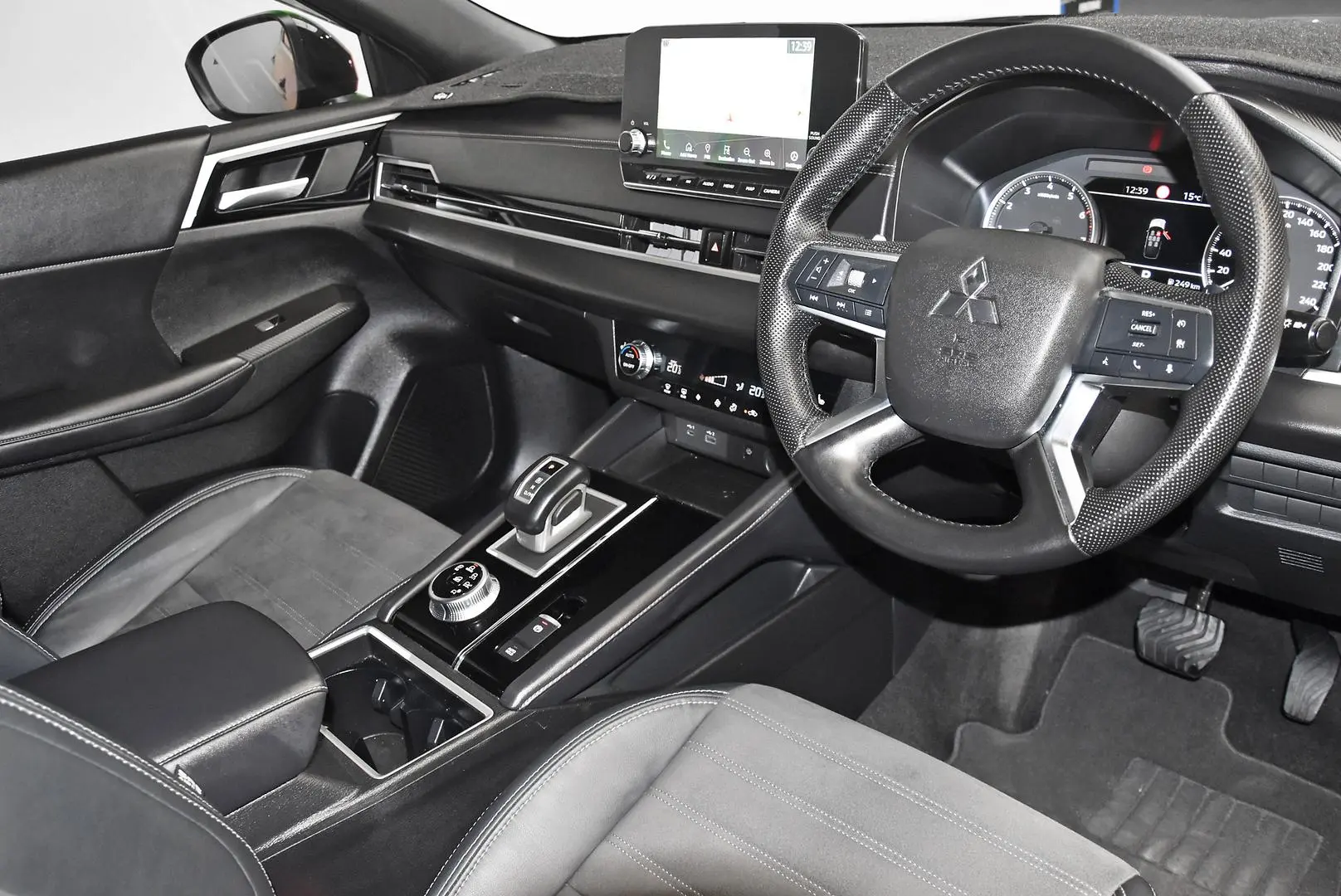 2023 Mitsubishi Outlander Gallery Image 8