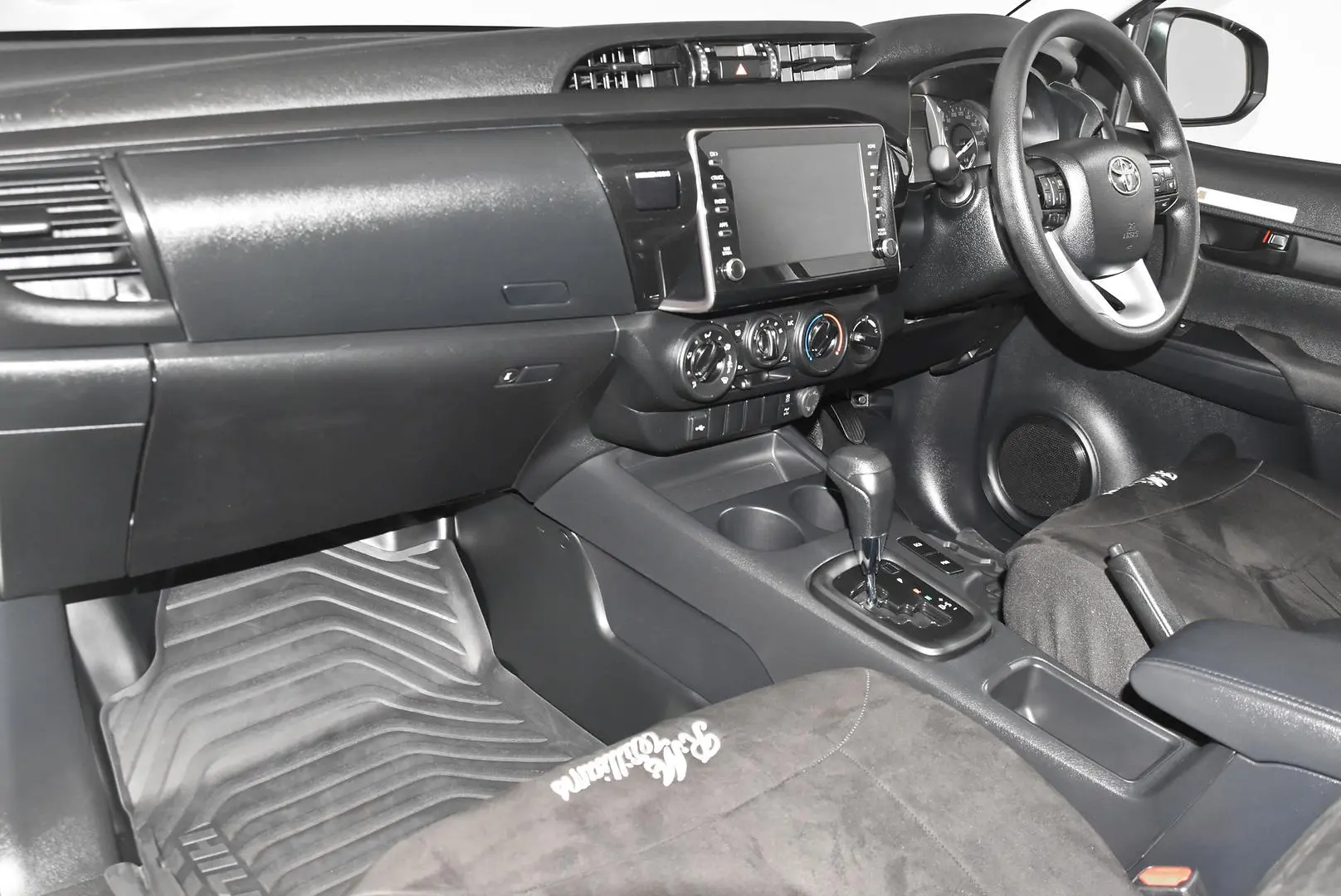 2024 Toyota Hilux Gallery Image 15