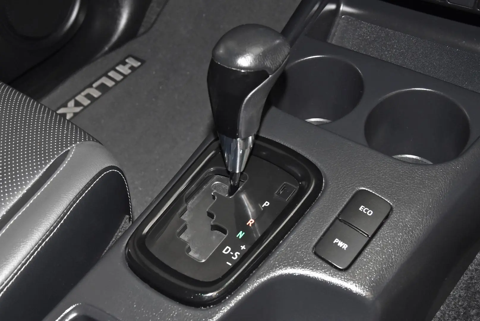 2022 Toyota Hilux Gallery Image 13