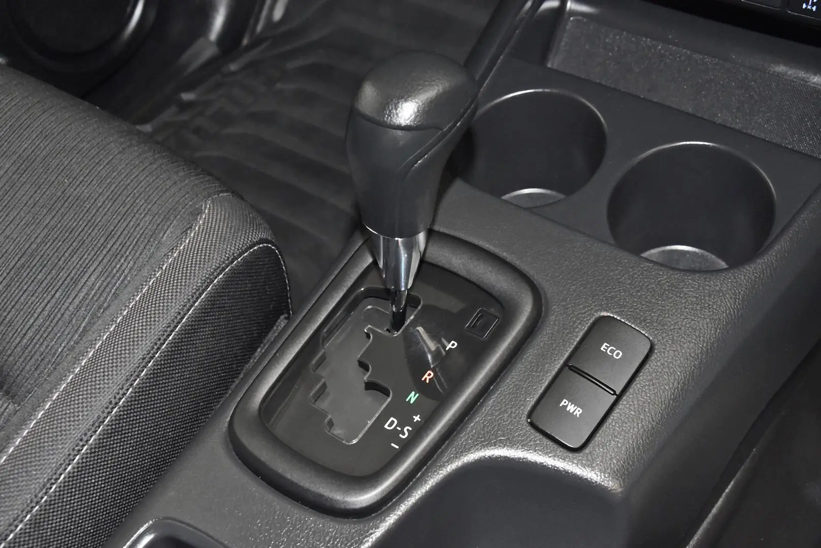 2022 Toyota Hilux Gallery Image 13