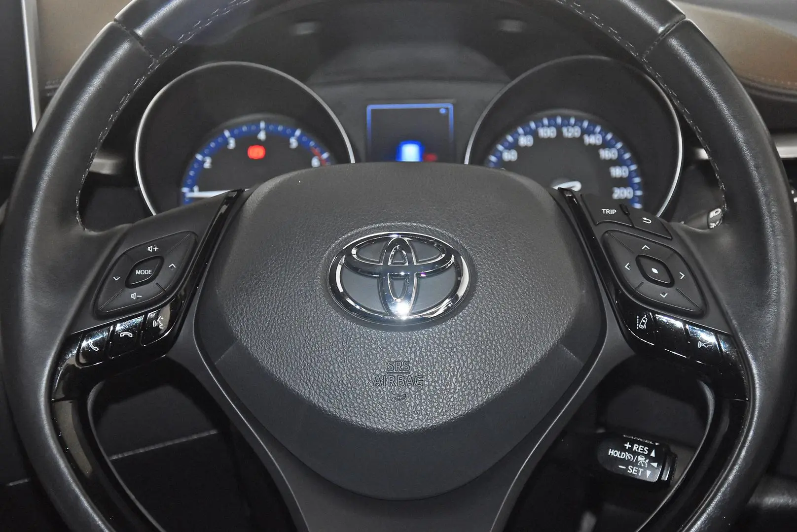 2018 Toyota C-HR Gallery Image 16