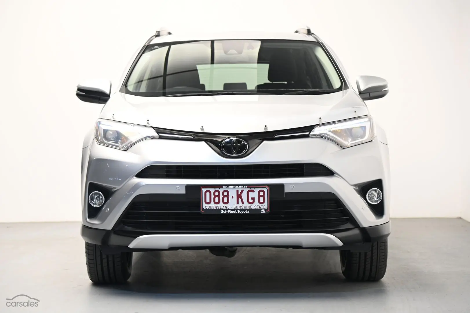 2017 Toyota RAV4 Image 2