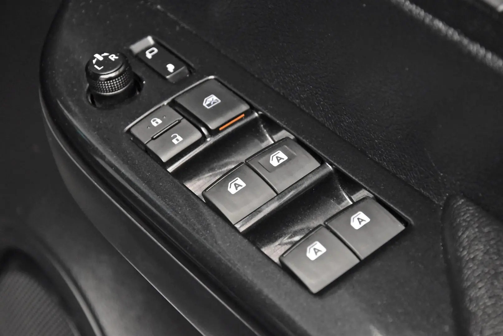 2022 Toyota Hilux Gallery Image 9