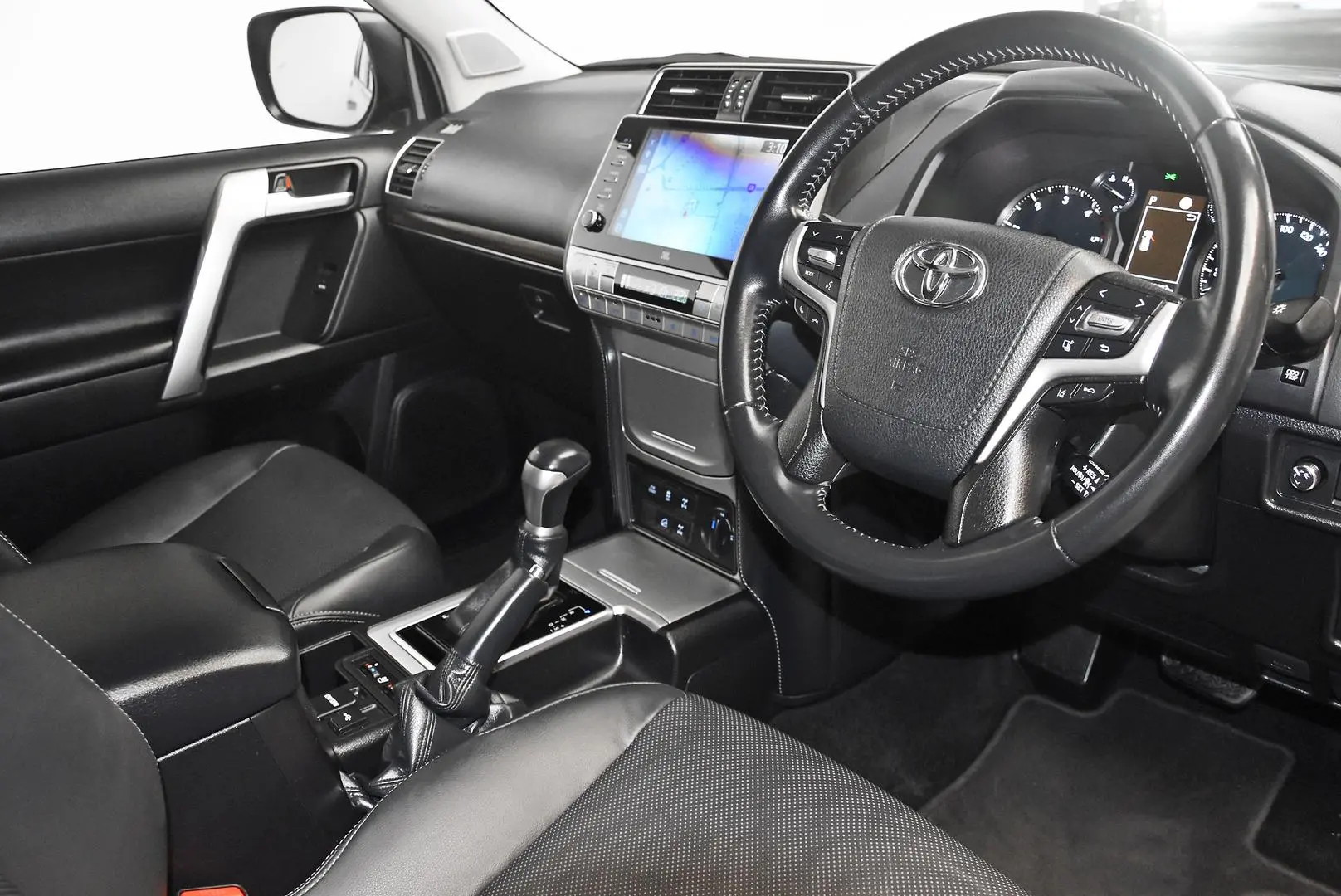 2023 Toyota Landcruiser Prado Gallery Image 7