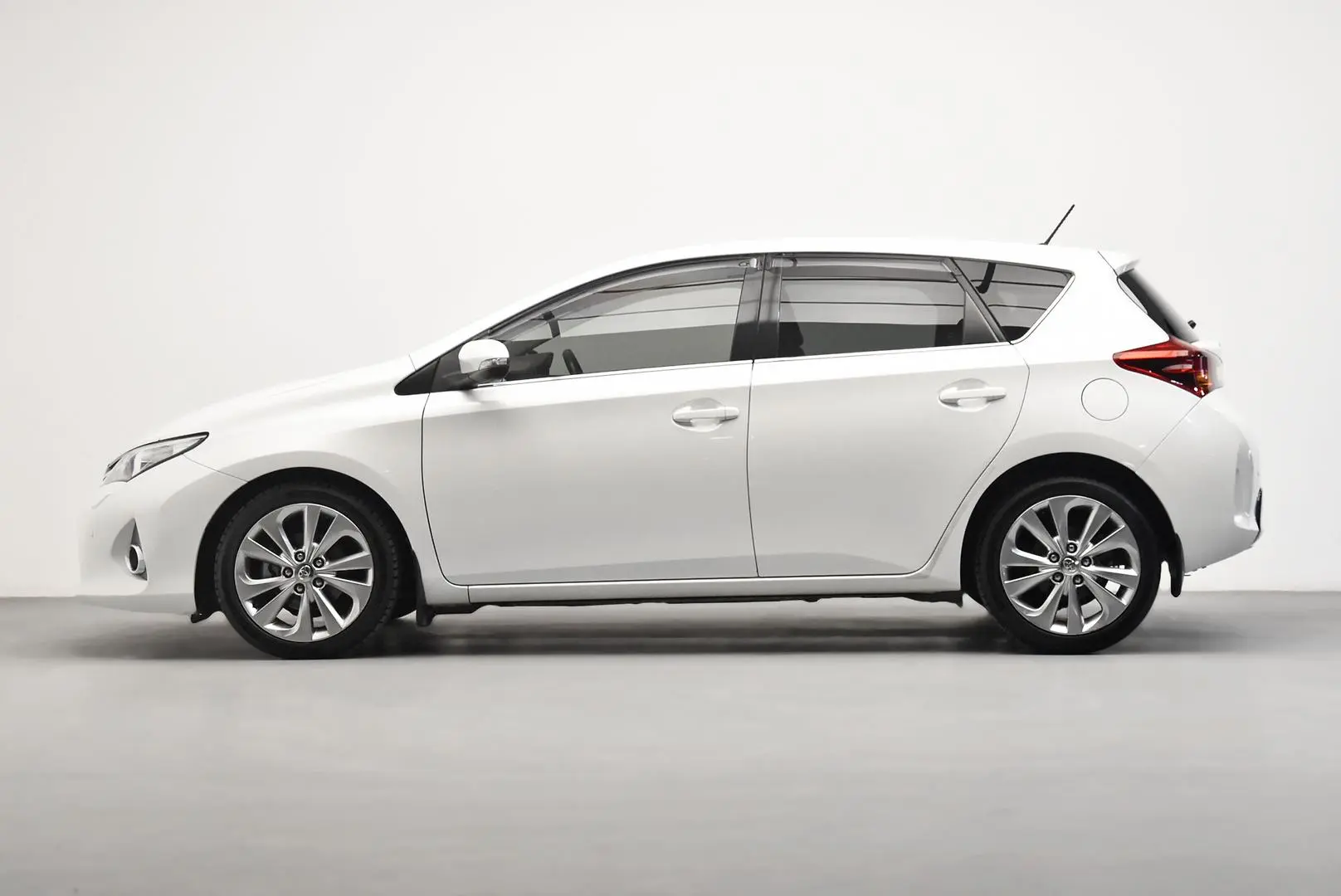 2014 Toyota Corolla Gallery Image 4
