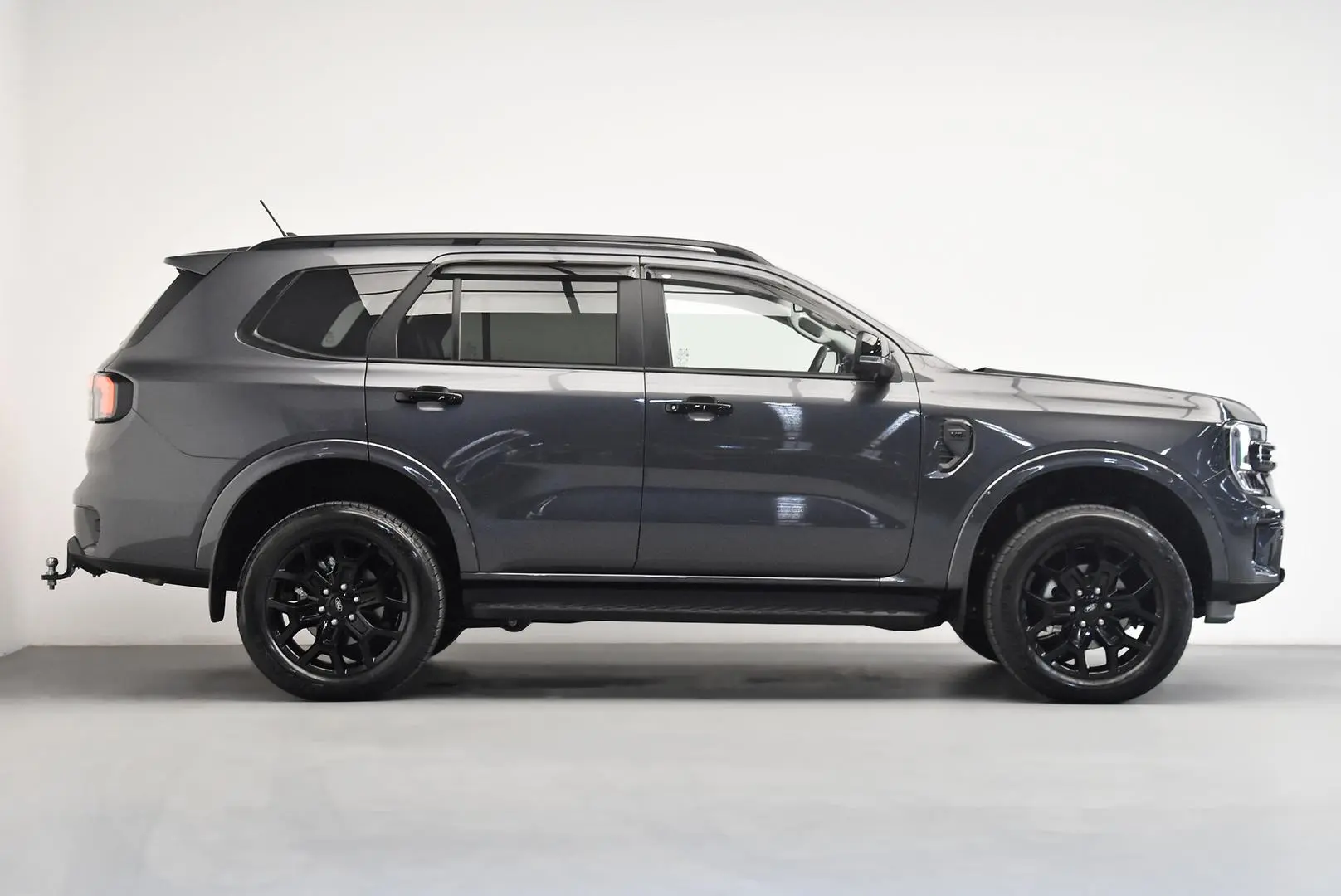 2025 Ford Everest Gallery Image 3