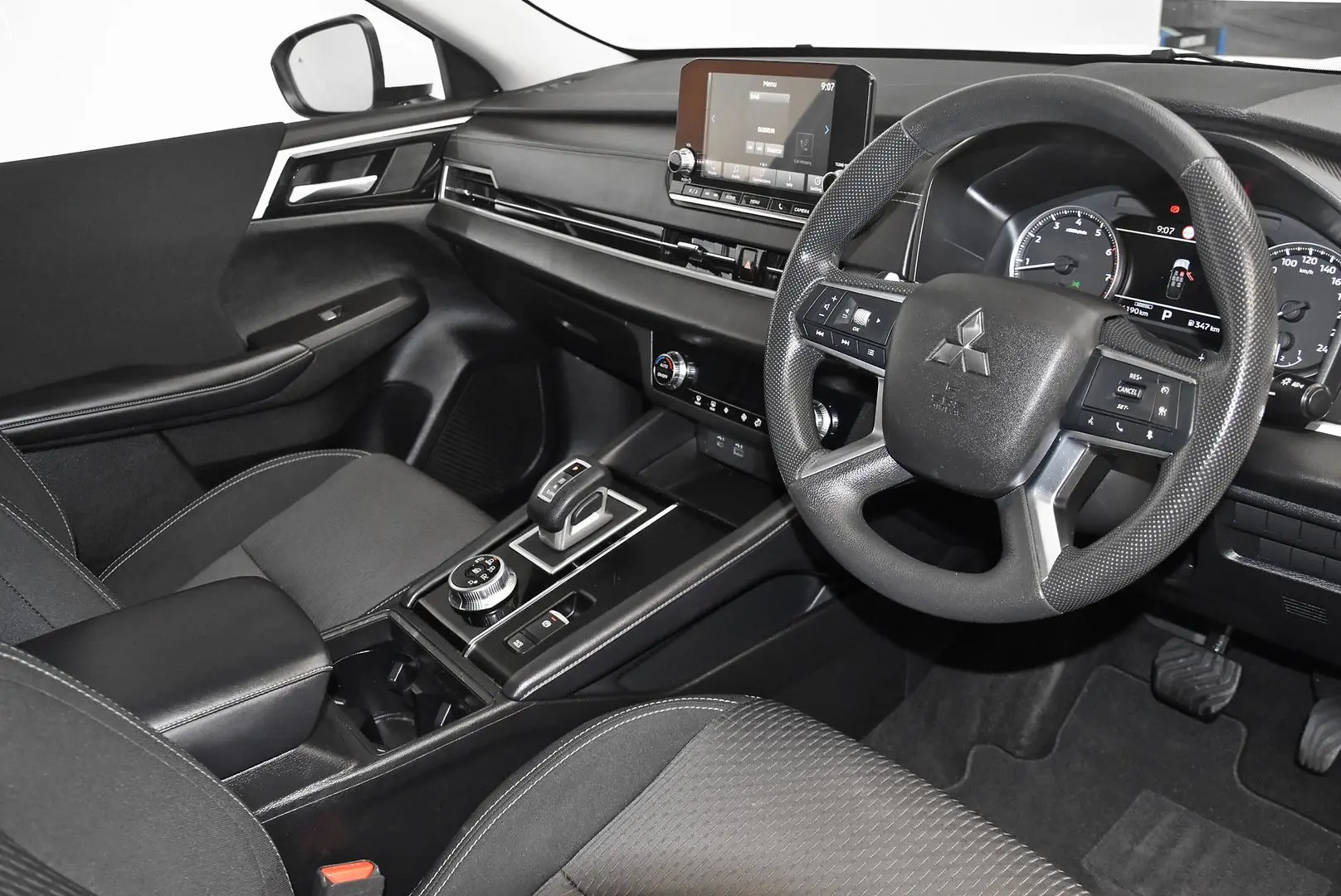 2023 Mitsubishi Outlander Gallery Image 8