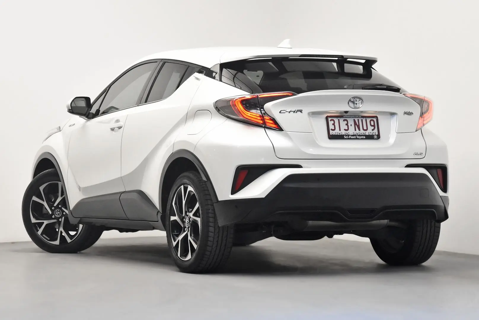 2017 Toyota C-HR Gallery Image 5