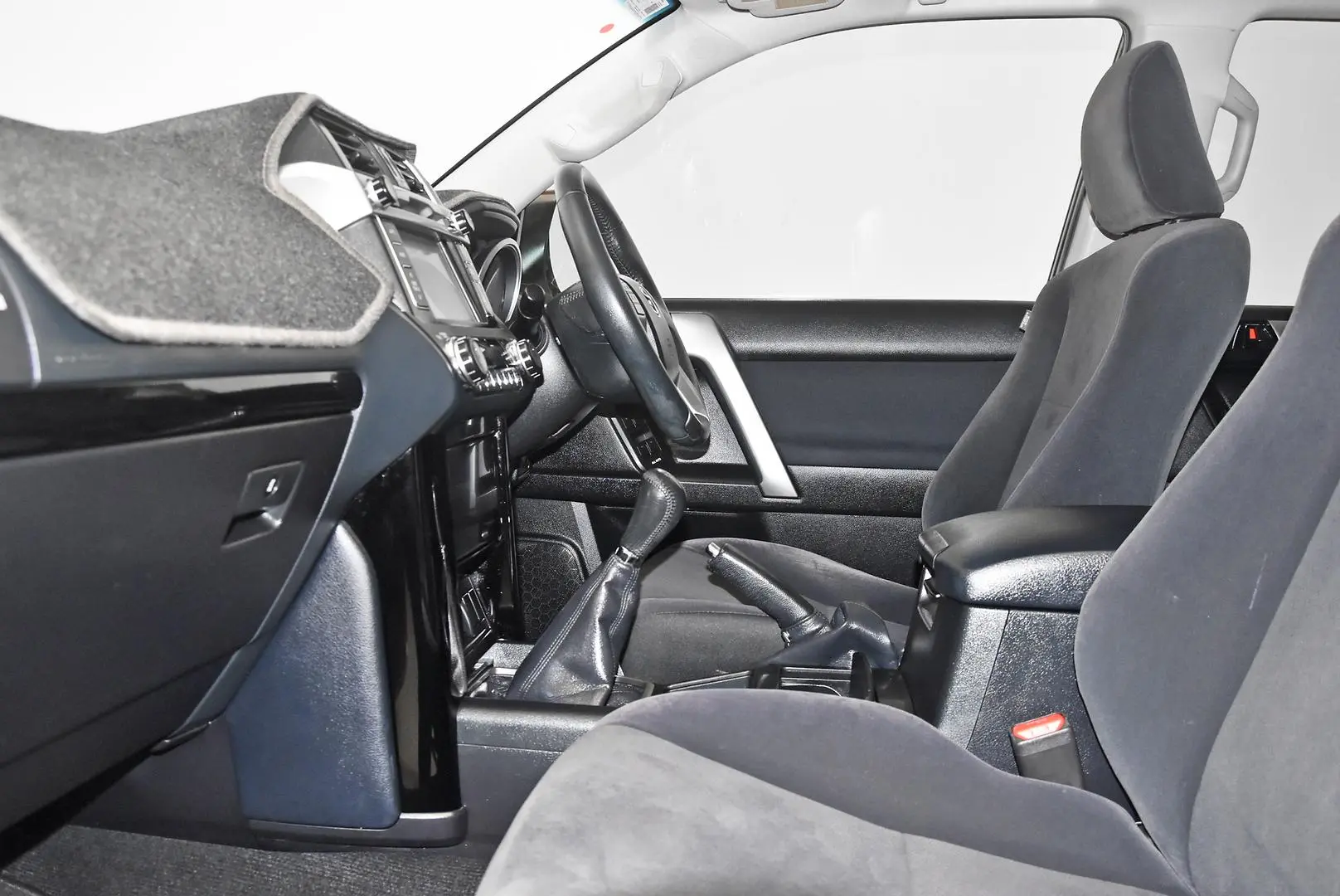 2016 Toyota Landcruiser Prado Gallery Image 16