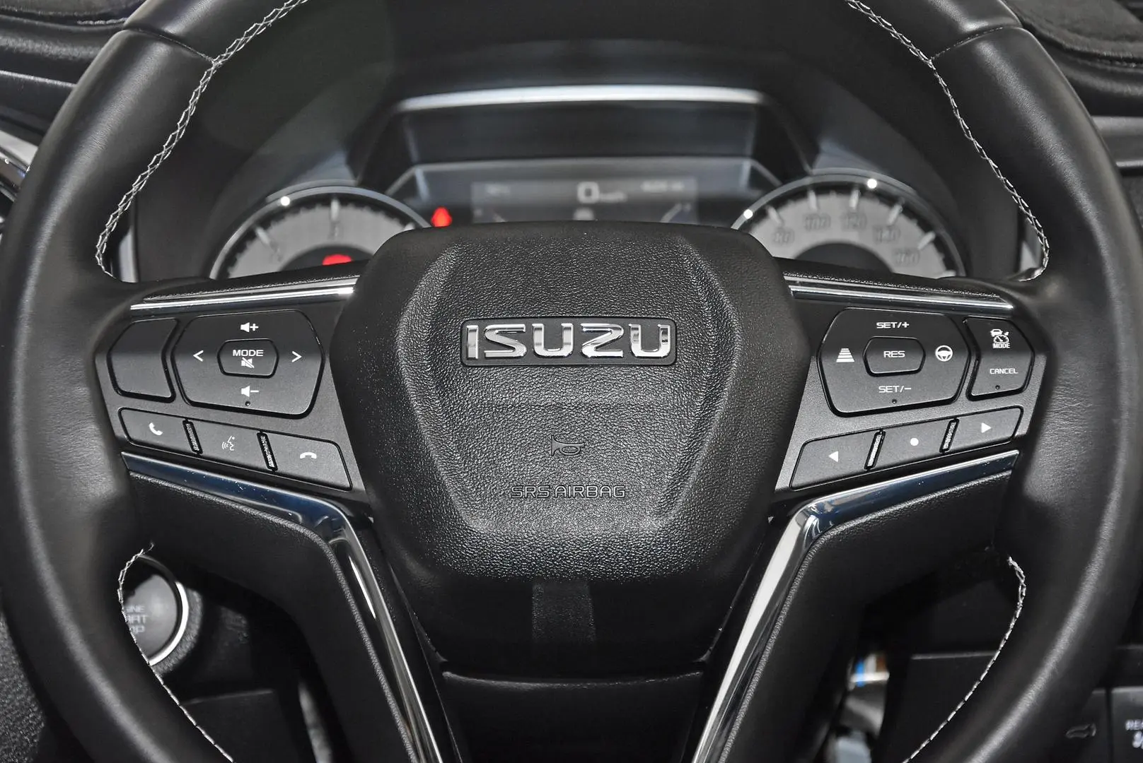 2023 Isuzu Mu-X Gallery Image 15