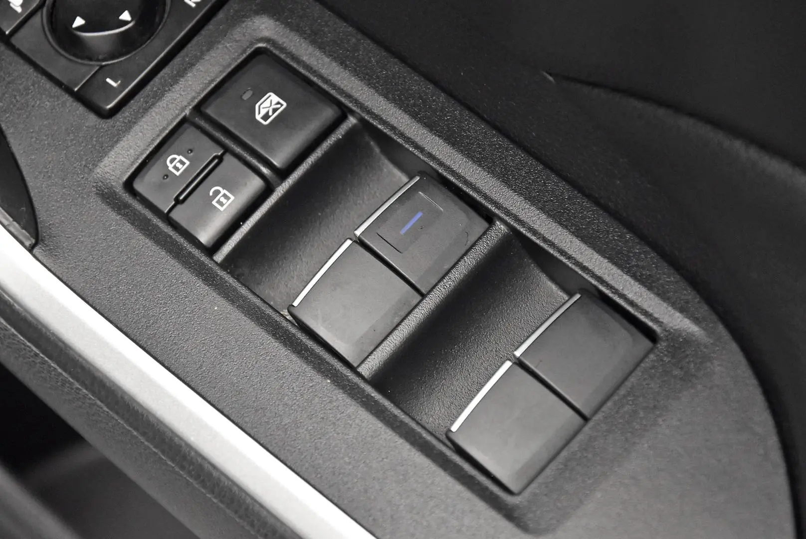 2021 Toyota RAV4 Gallery Image 9