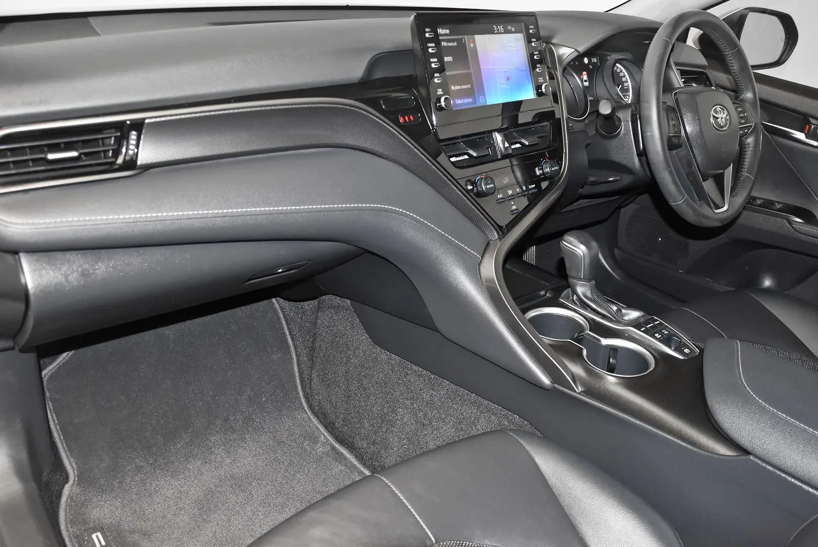2022 Toyota Camry Gallery Image 16