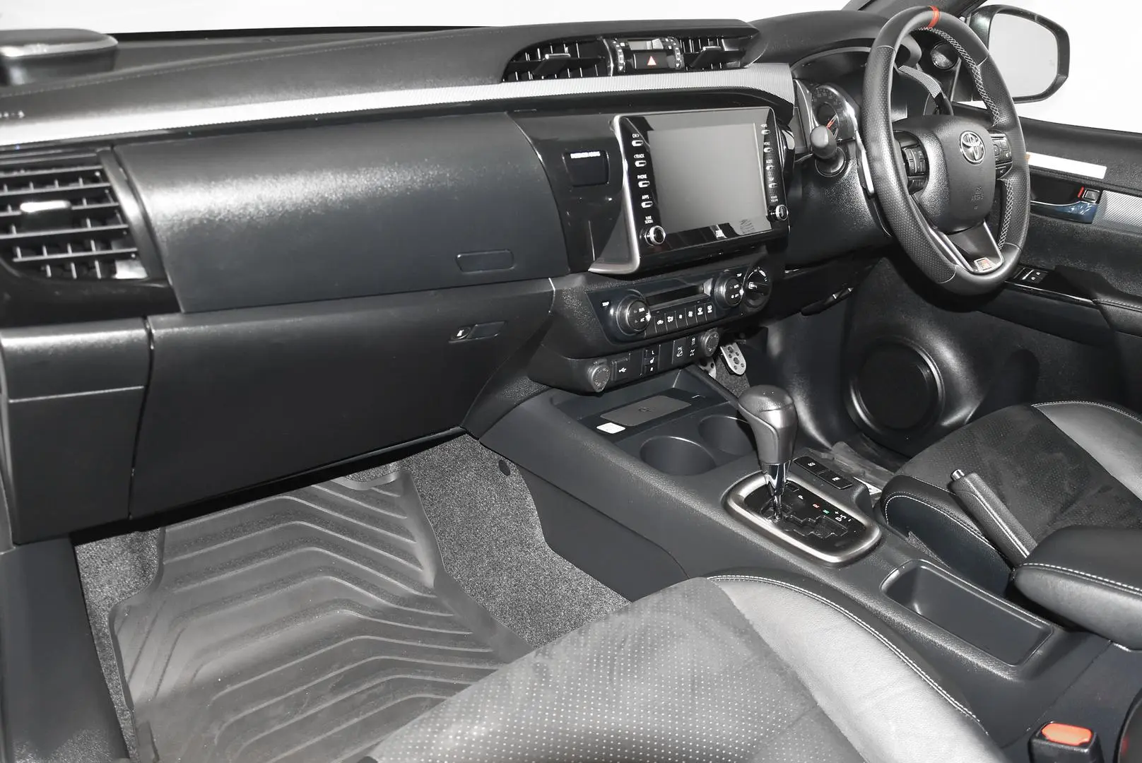 2024 Toyota Hilux Gallery Image 16