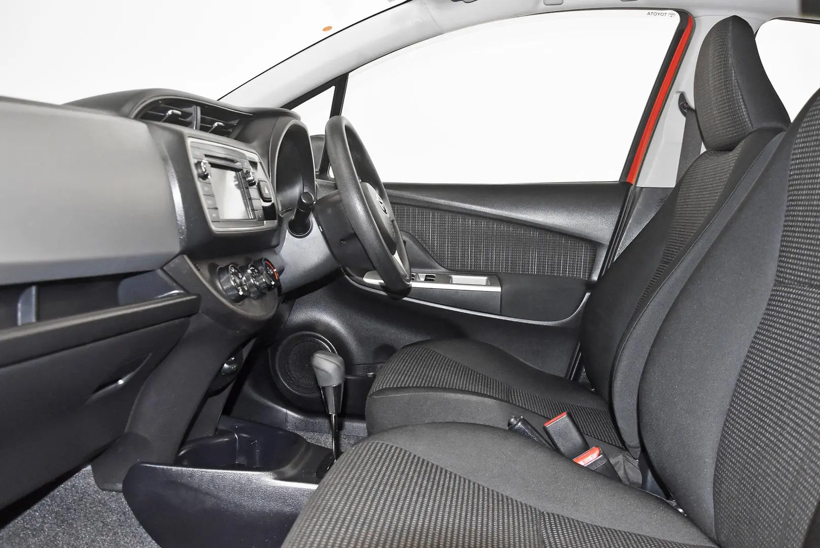 2016 Toyota Yaris Gallery Image 17