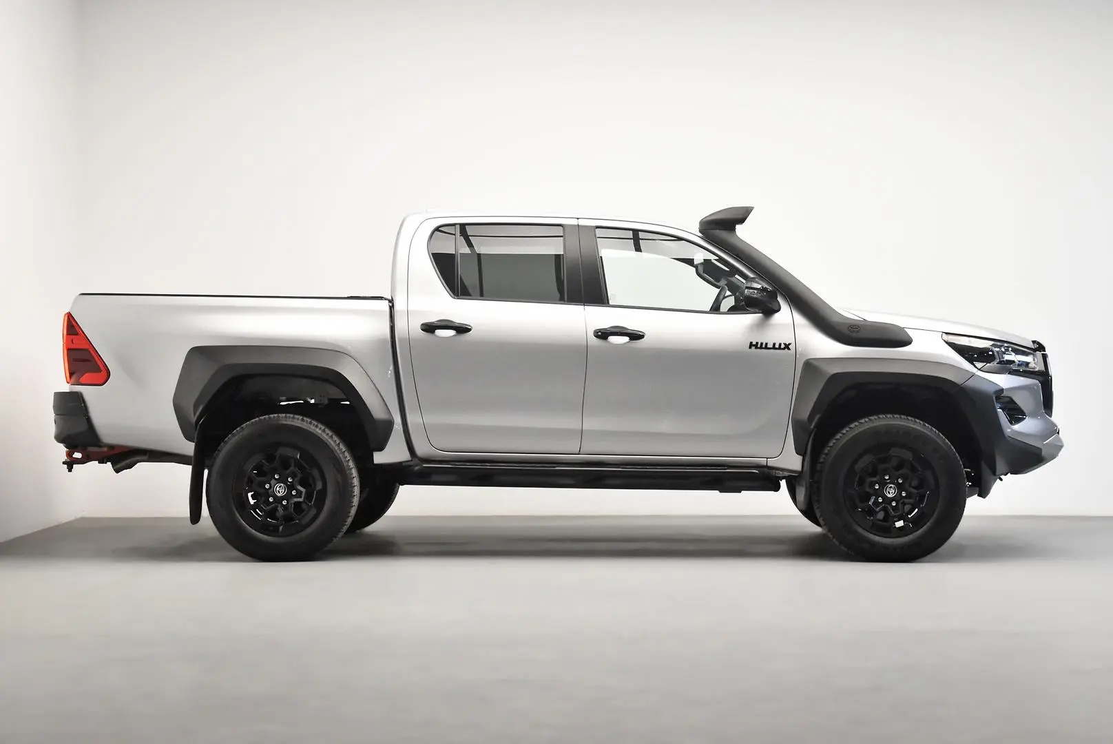 2024 Toyota Hilux Gallery Image 3