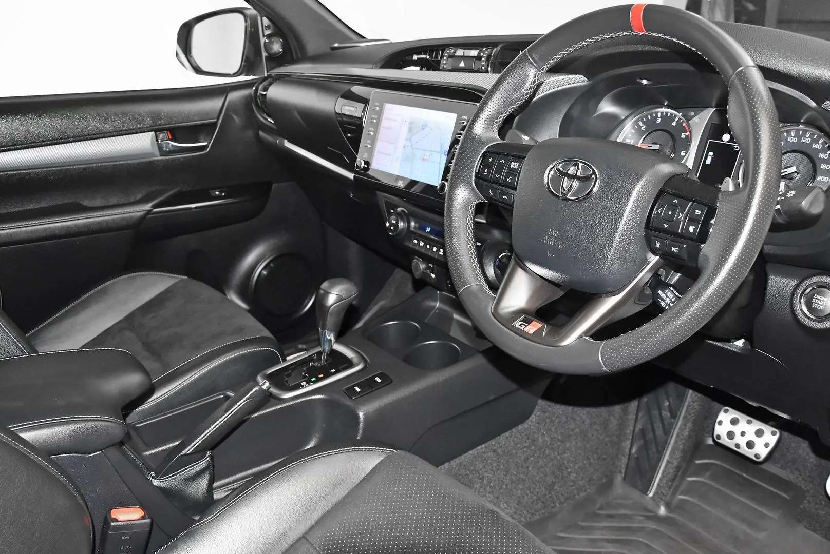 2023 Toyota Hilux Gallery Image 8