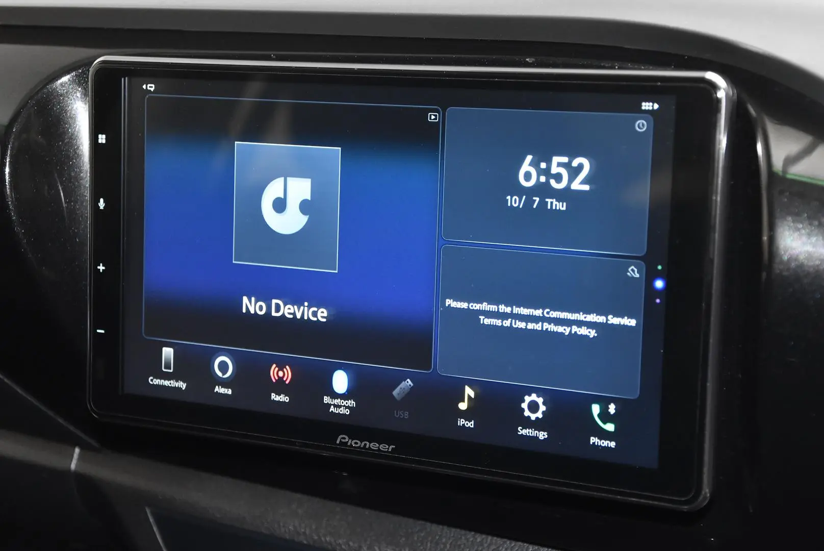 2019 Toyota Hilux Gallery Image 11