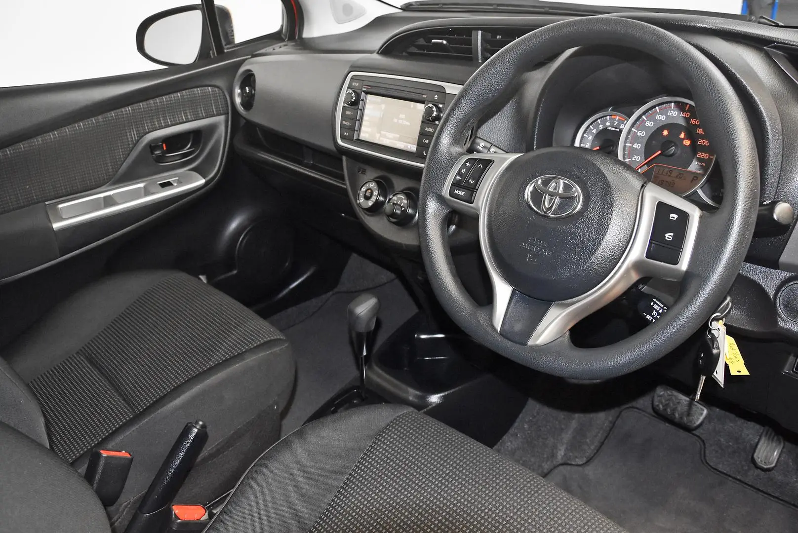 2016 Toyota Yaris Gallery Image 8