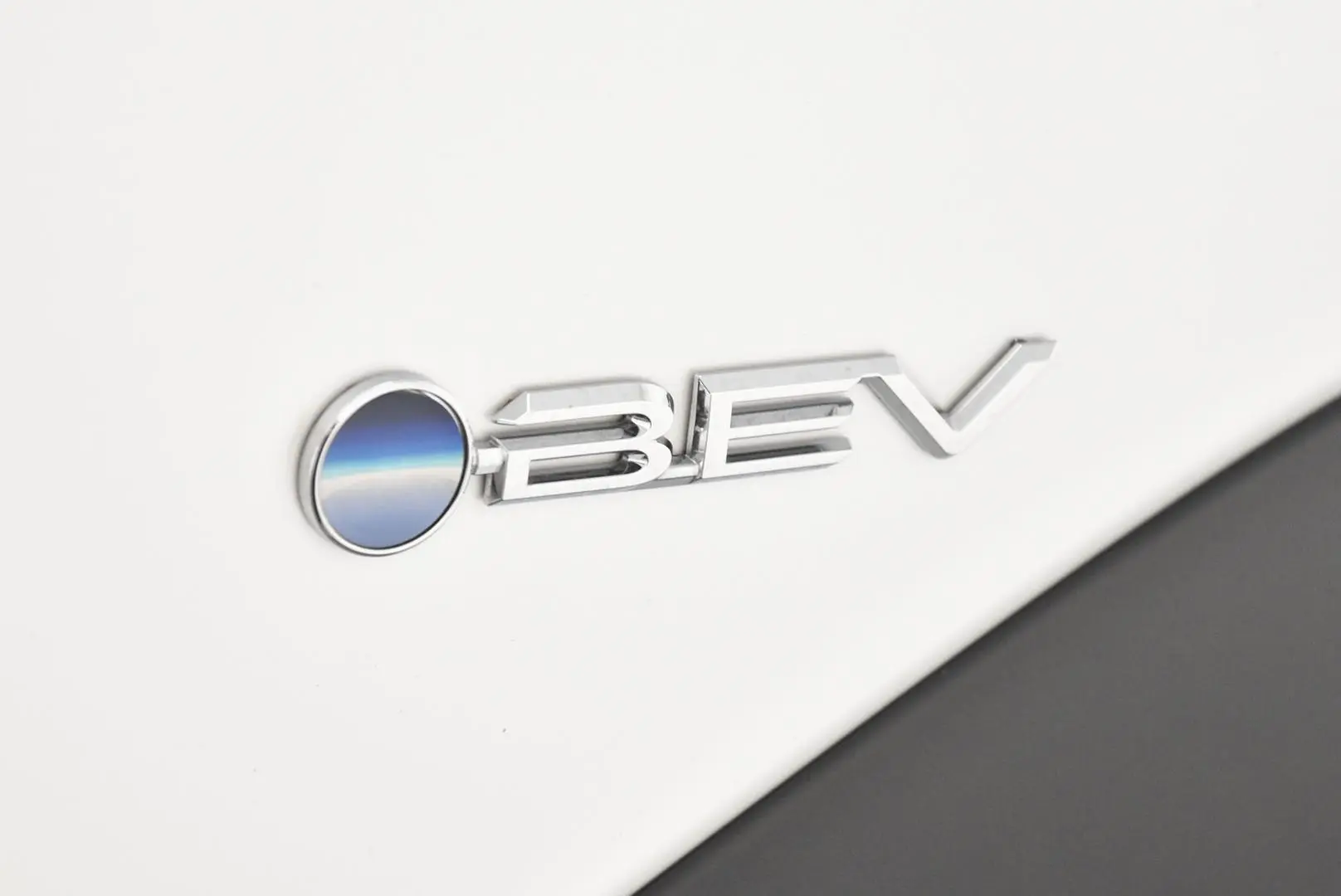 2024 Toyota bZ4X Gallery Image 8