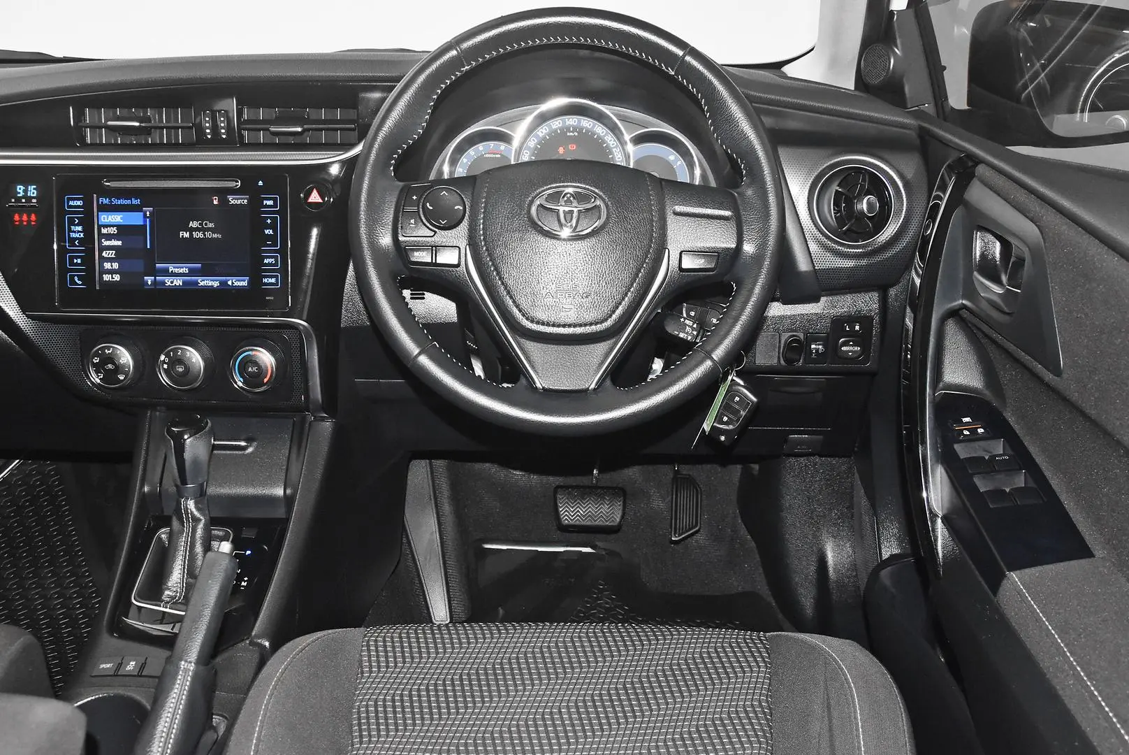 2017 Toyota Corolla Gallery Image 14