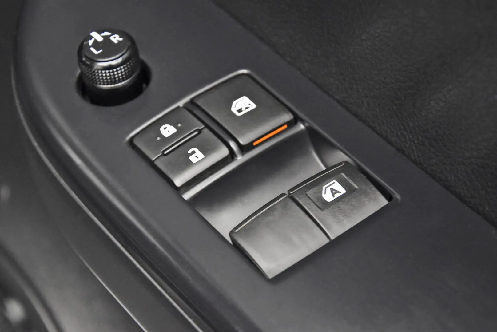 2023 Toyota Hilux Gallery Image 9