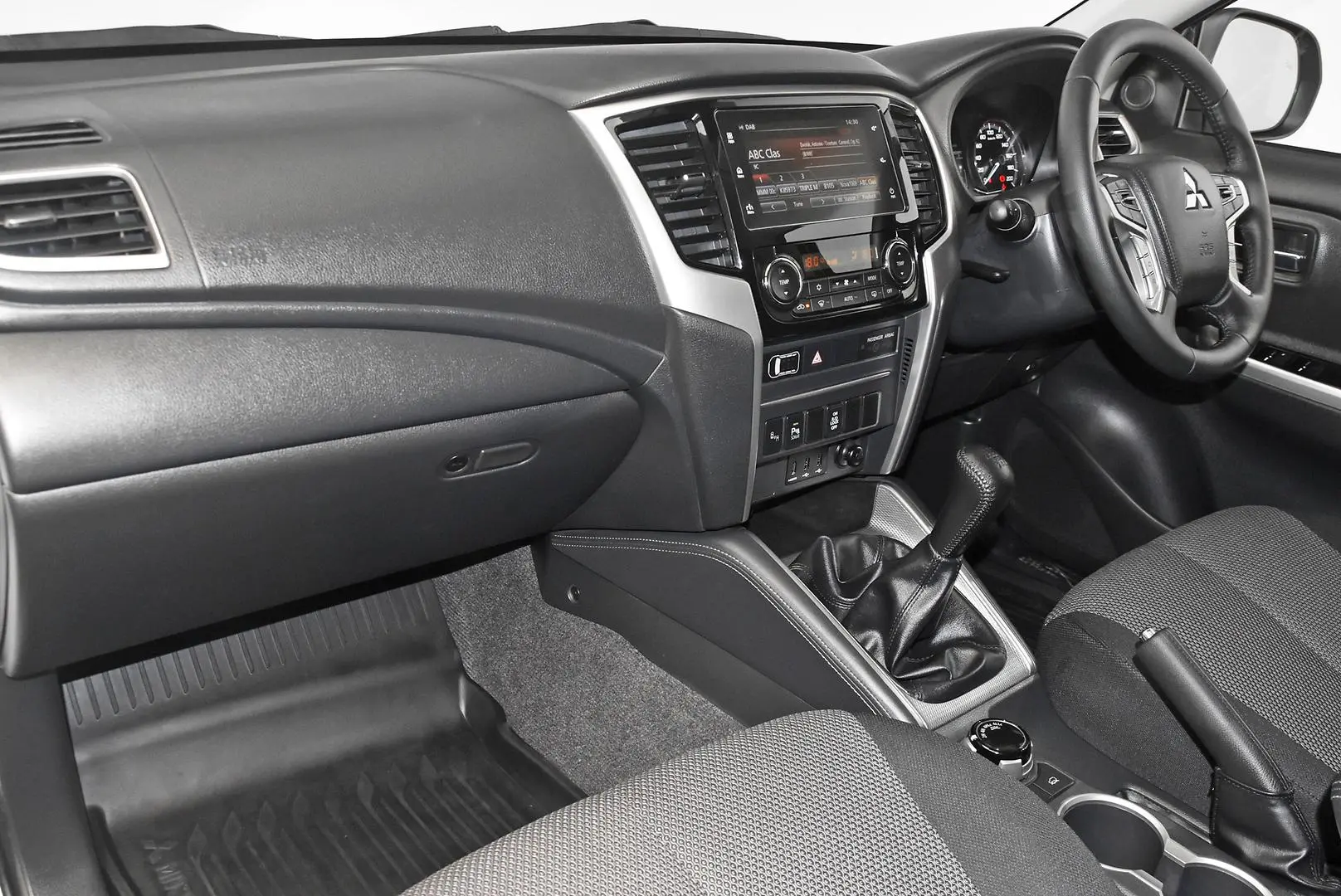 2020 Mitsubishi Triton Gallery Image 17