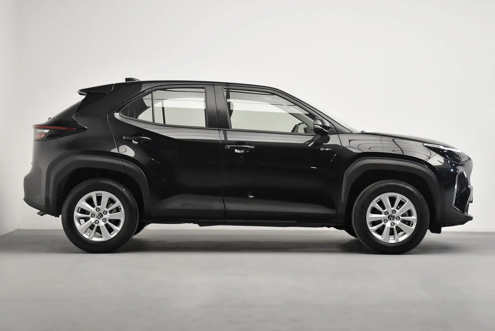 2024 Toyota Yaris Cross Gallery Image 3