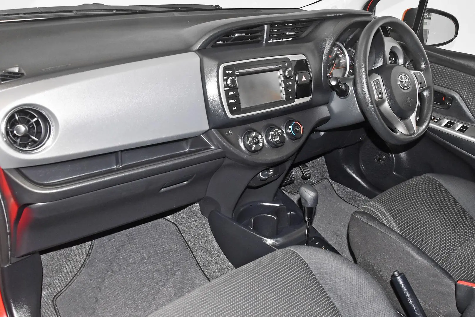 2016 Toyota Yaris Gallery Image 16