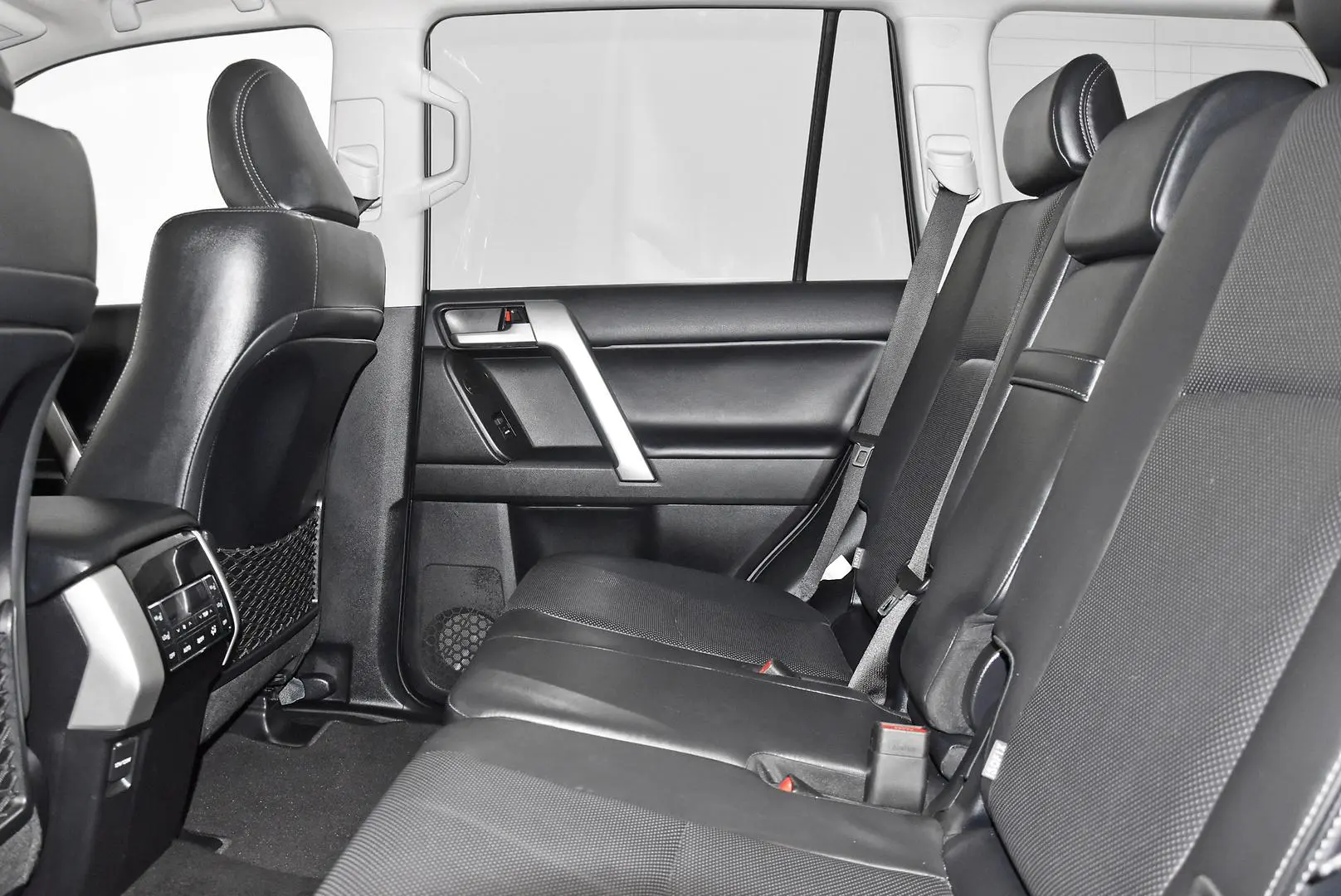 2023 Toyota Landcruiser Prado Gallery Image 17