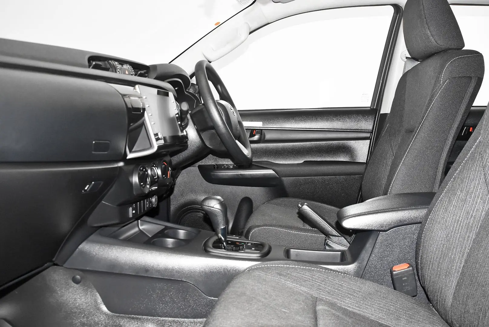 2025 Toyota Hilux Gallery Image 17