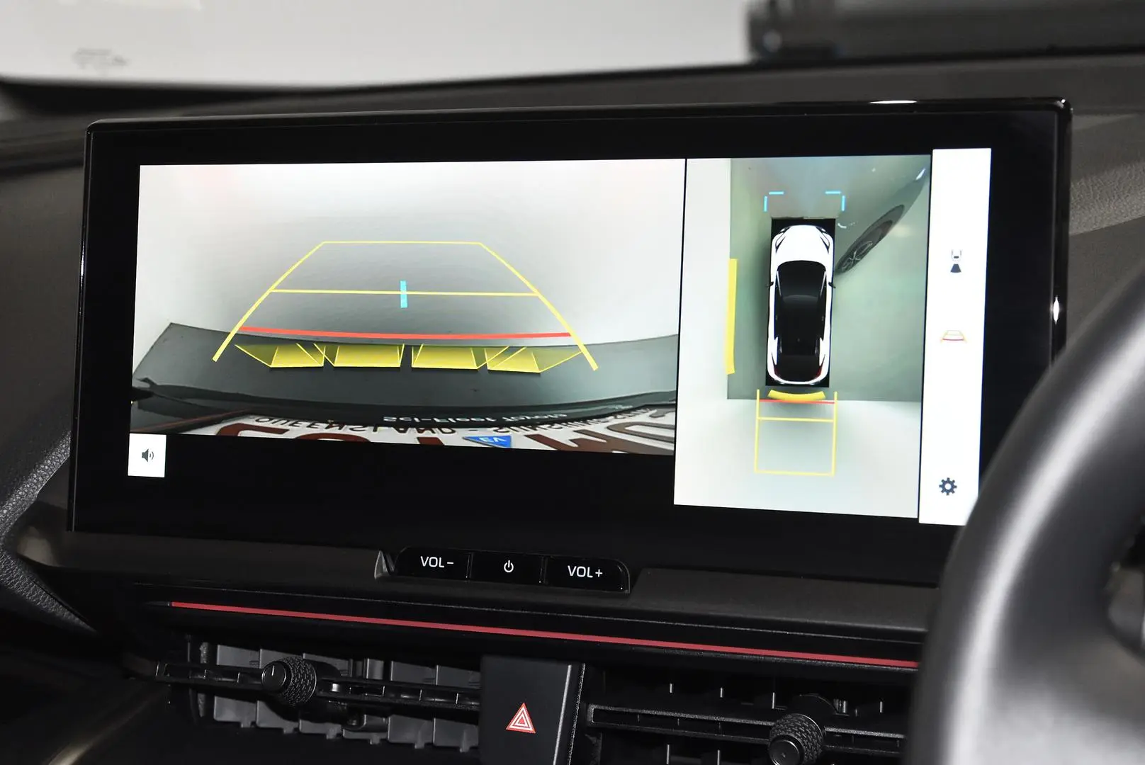 2025 Toyota C-HR Gallery Image 13