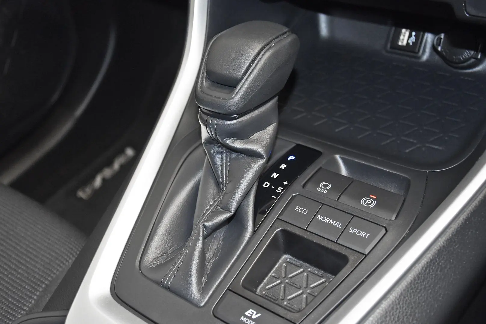 2024 Toyota RAV4 Gallery Image 14