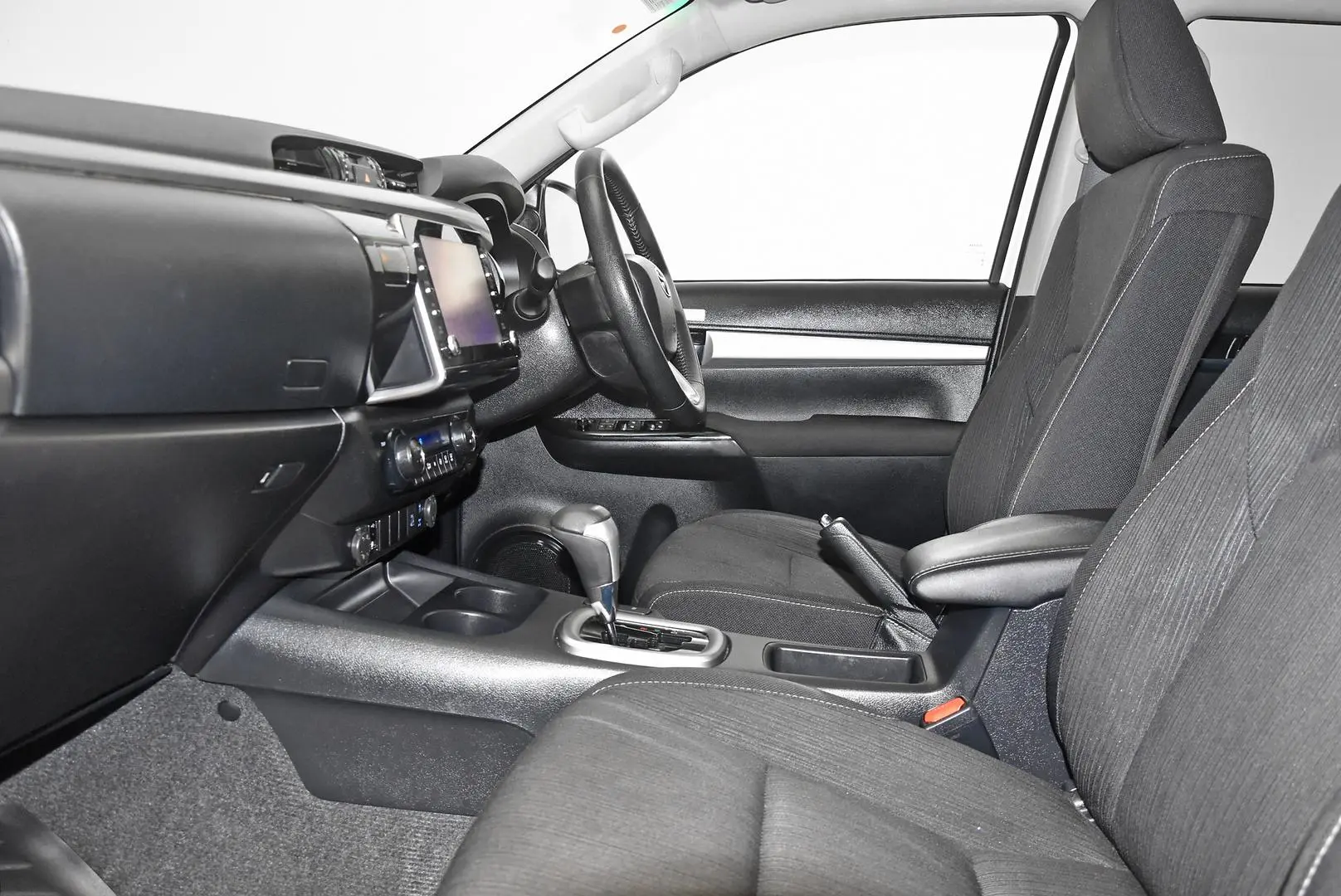 2023 Toyota Hilux Gallery Image 17
