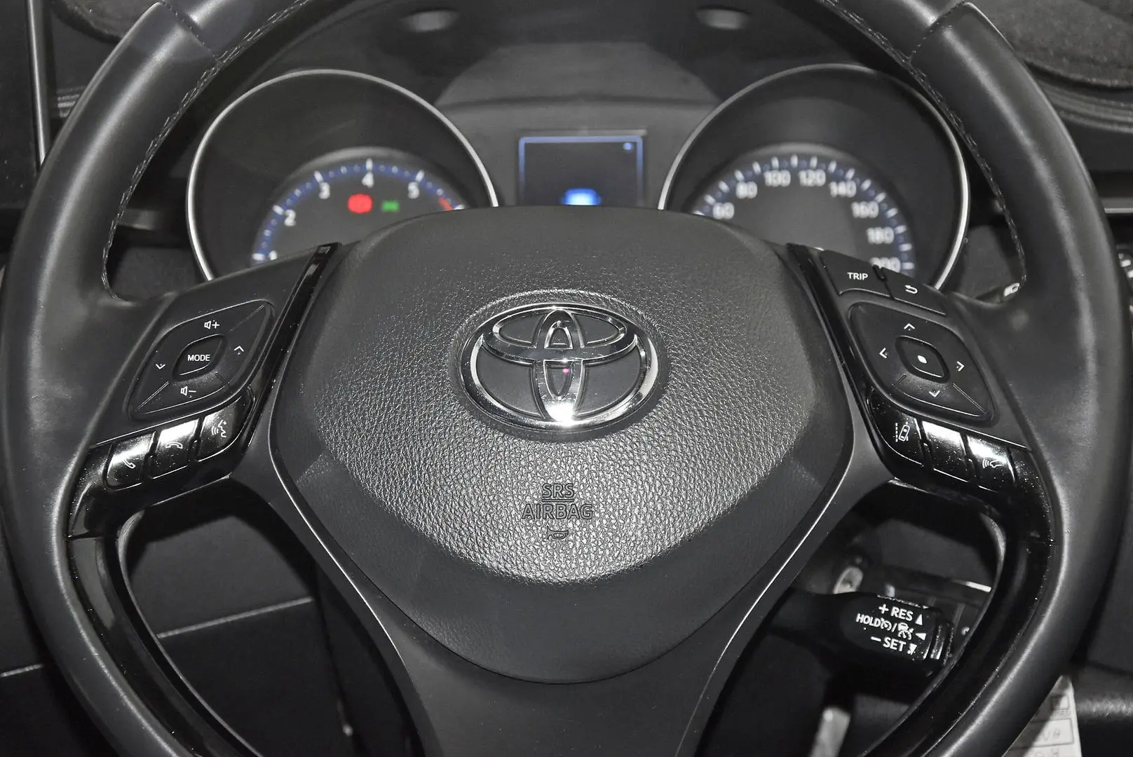 2018 Toyota C-HR Gallery Image 15