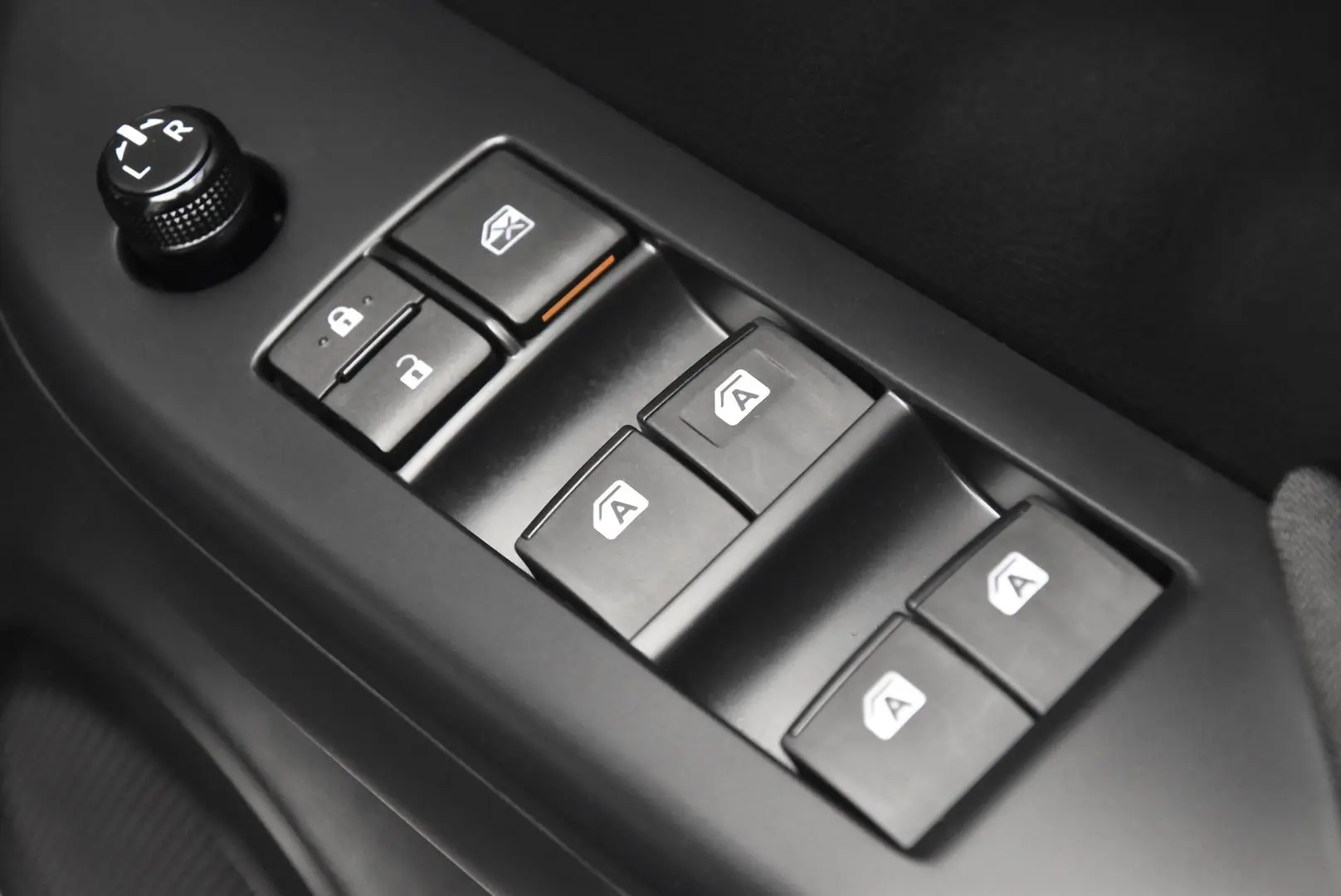 2025 Toyota Hilux Gallery Image 10