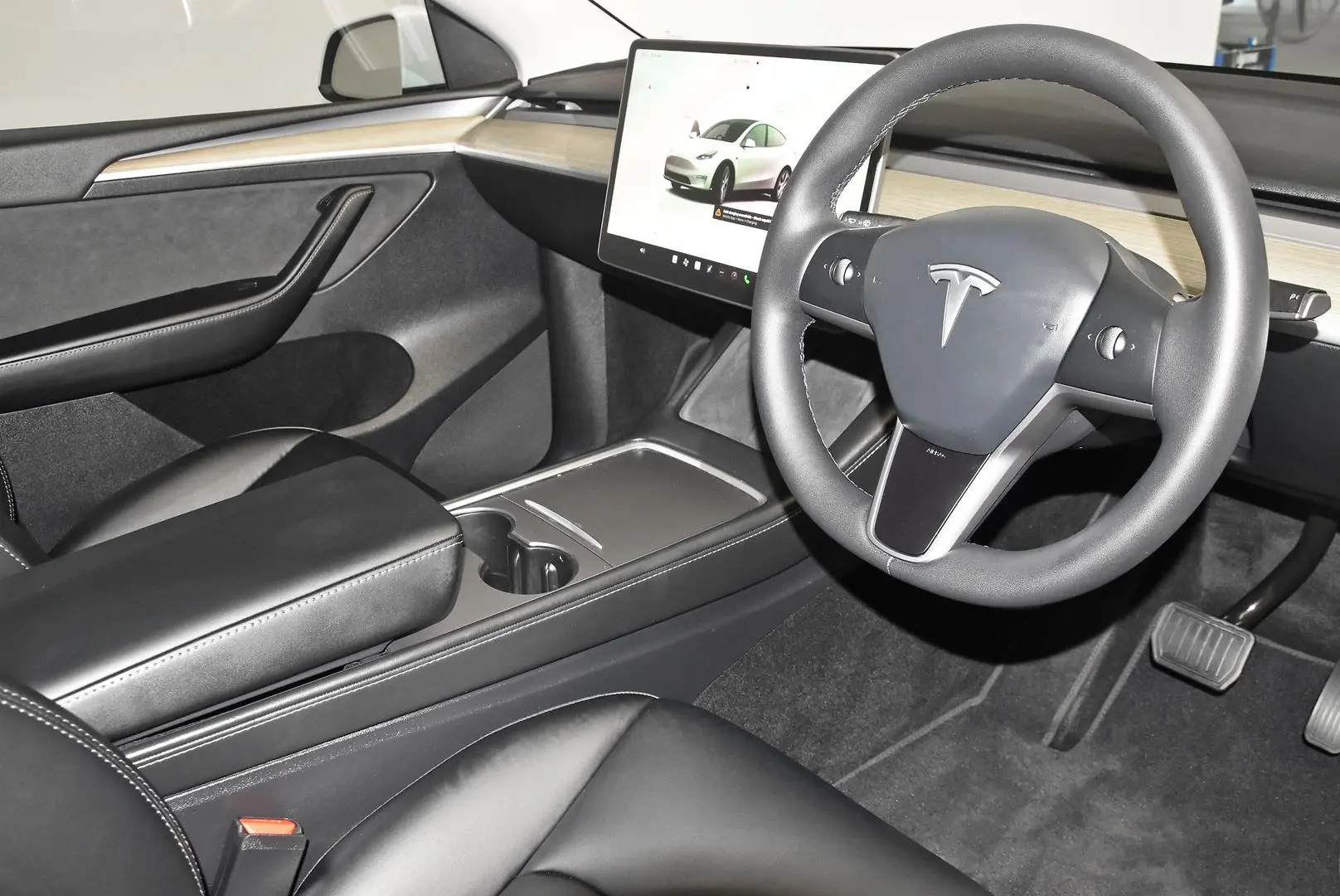 2023 Tesla Model Y Gallery Image 7