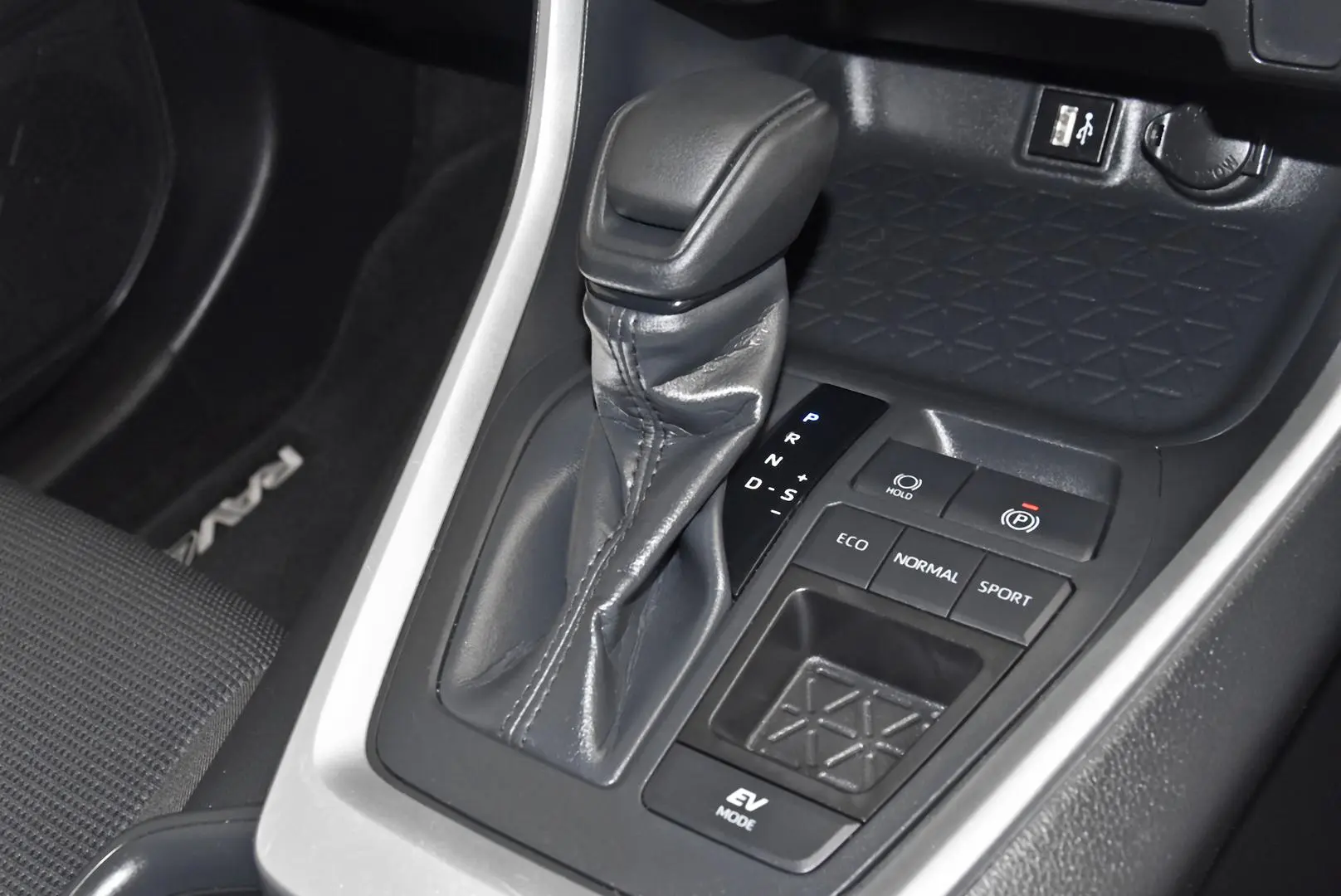 2024 Toyota RAV4 Gallery Image 14