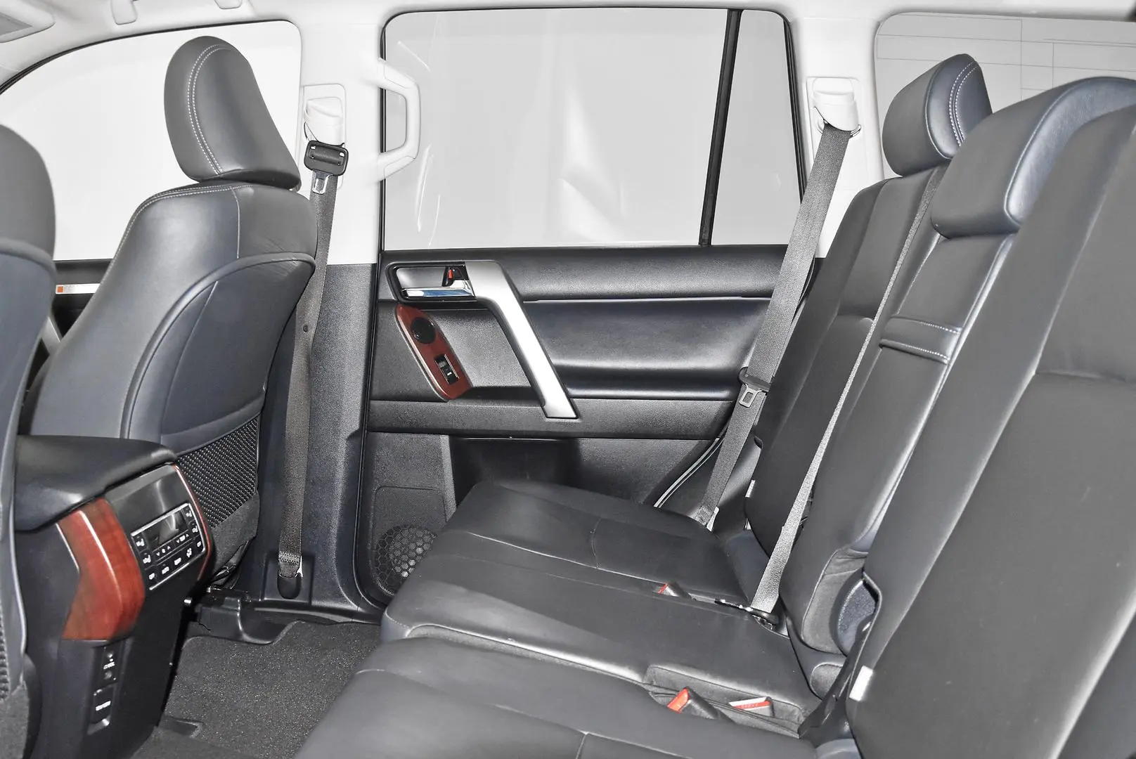 2016 Toyota Landcruiser Prado Gallery Image 19
