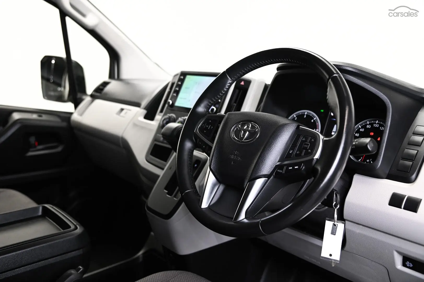 2022 Toyota Hiace Image 7