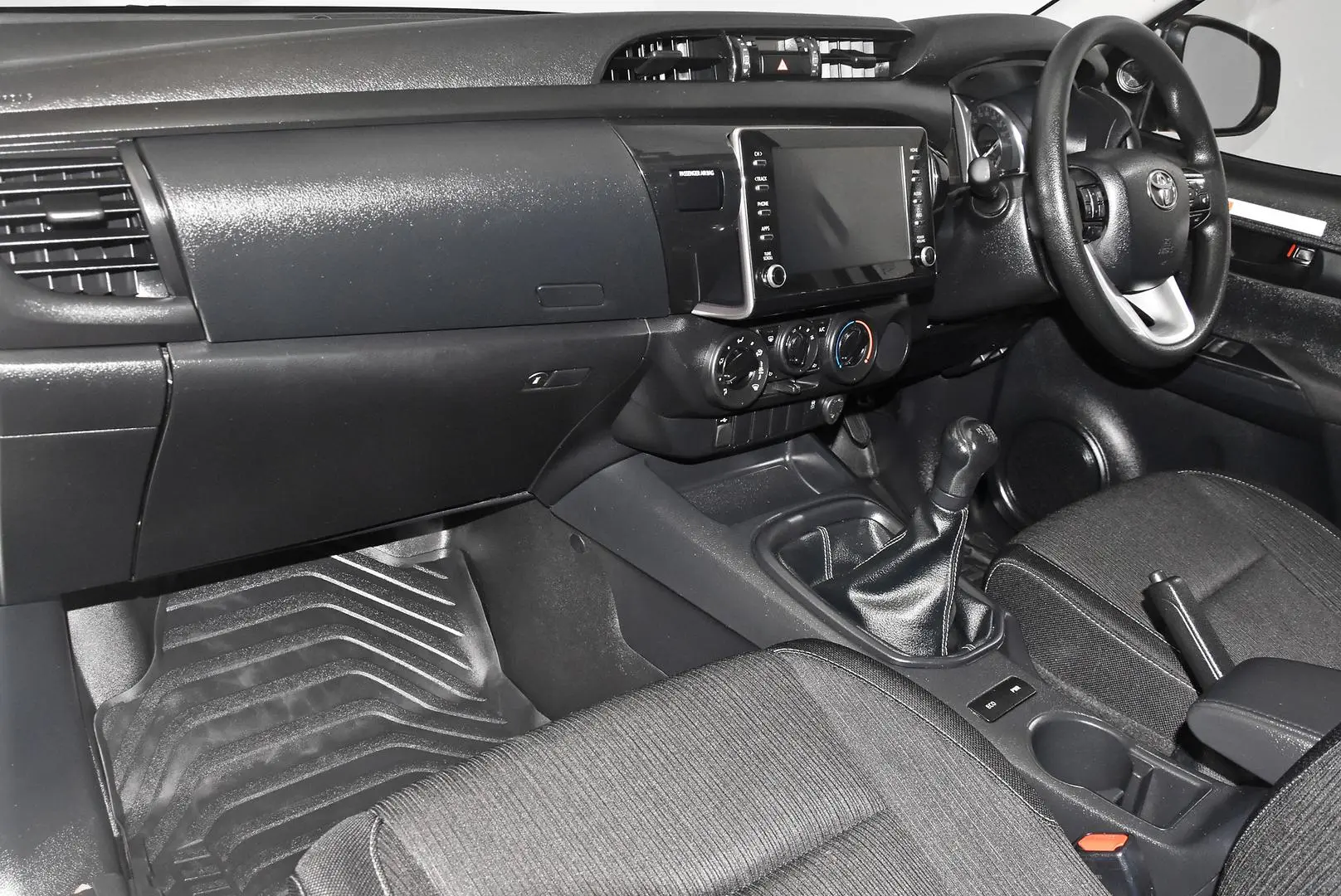 2022 Toyota Hilux Gallery Image 16