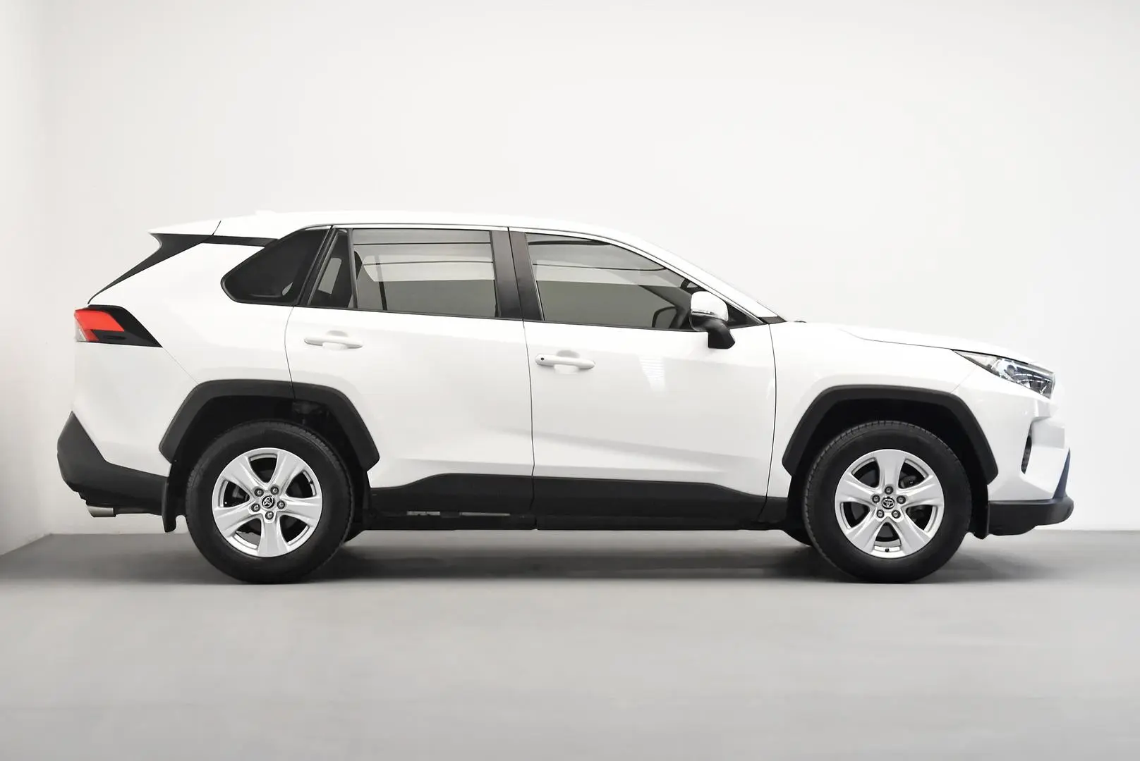 2019 Toyota RAV4 Gallery Image 3