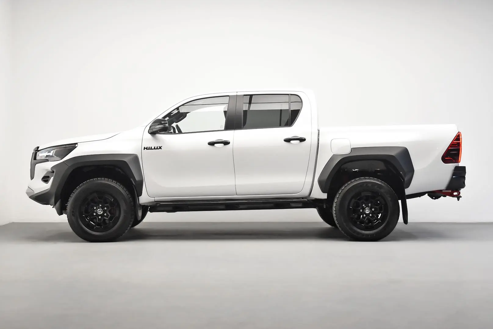 2023 Toyota Hilux Gallery Image 4