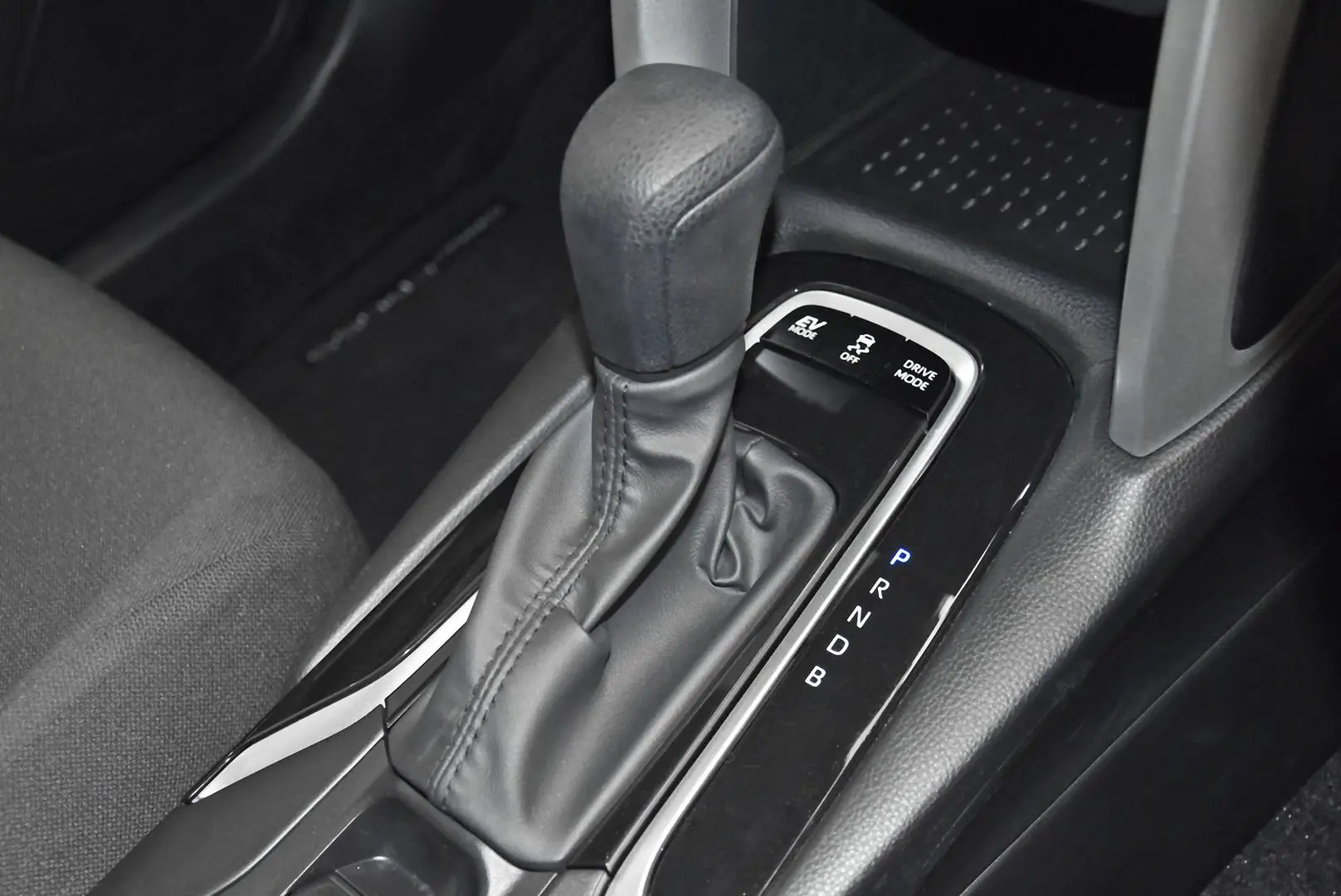 2025 Toyota Corolla Cross Gallery Image 14